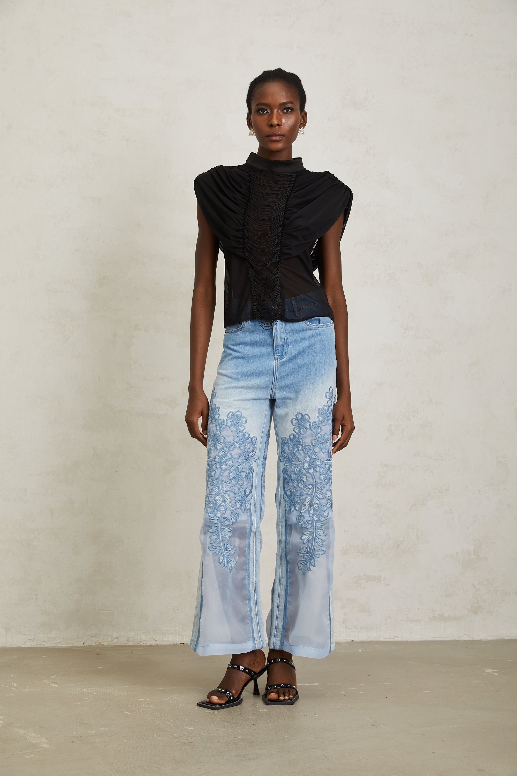 Μαύρο Τοπ Από Τούλι Με Βολάν Και Σούρες Zazie