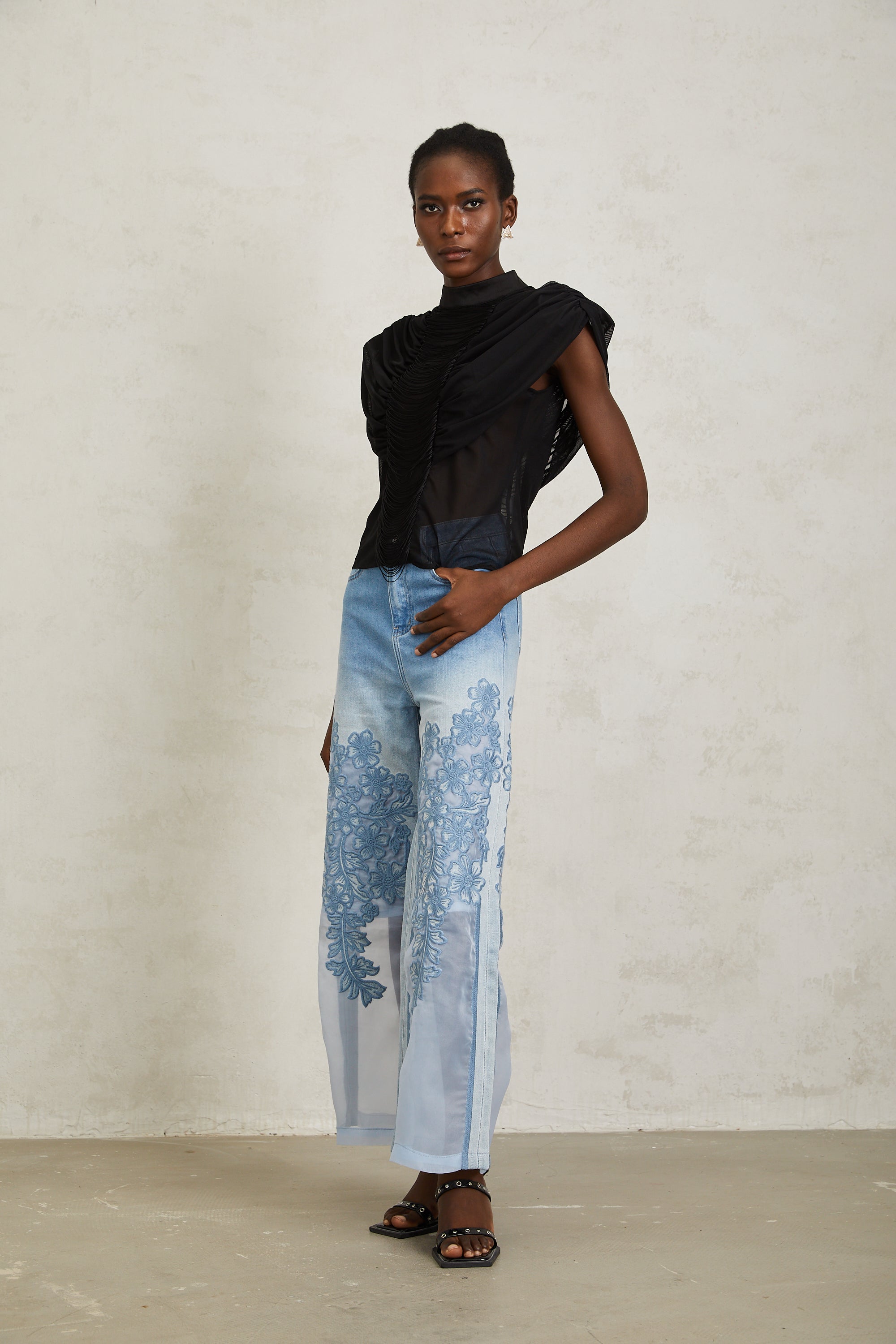 Μαύρο Τοπ Από Τούλι Με Βολάν Και Σούρες Zazie