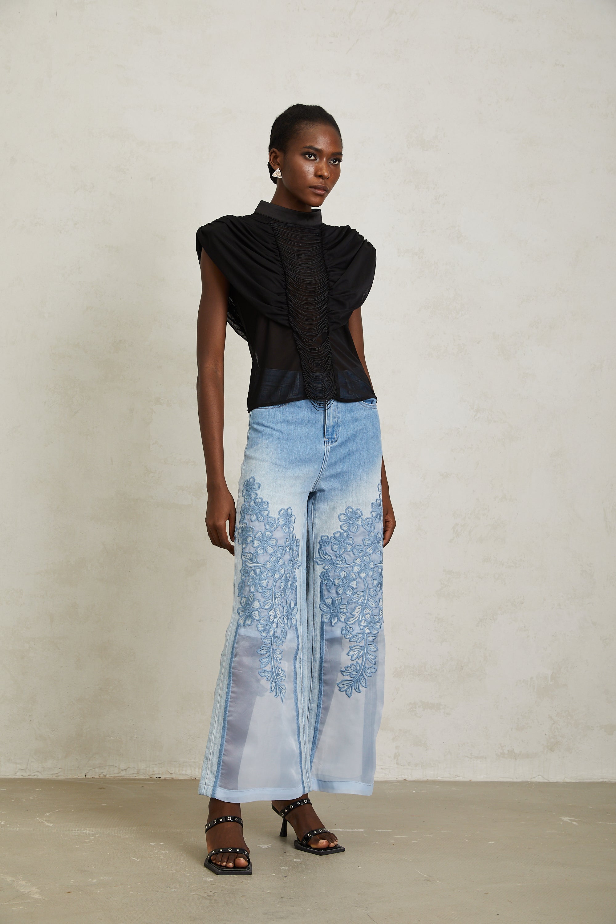 Μαύρο Τοπ Από Τούλι Με Βολάν Και Σούρες Zazie