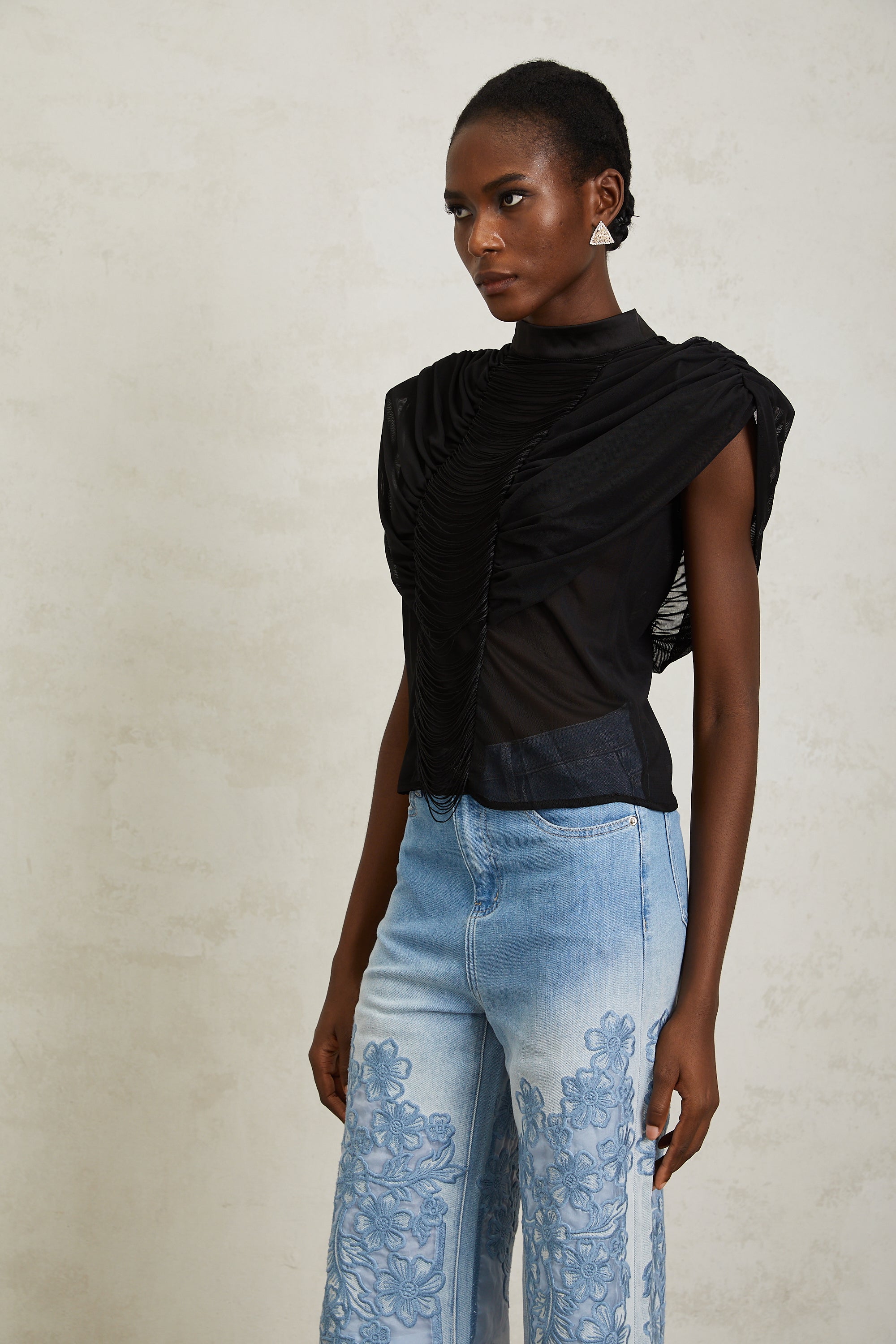 Μαύρο Τοπ Από Τούλι Με Βολάν Και Σούρες Zazie