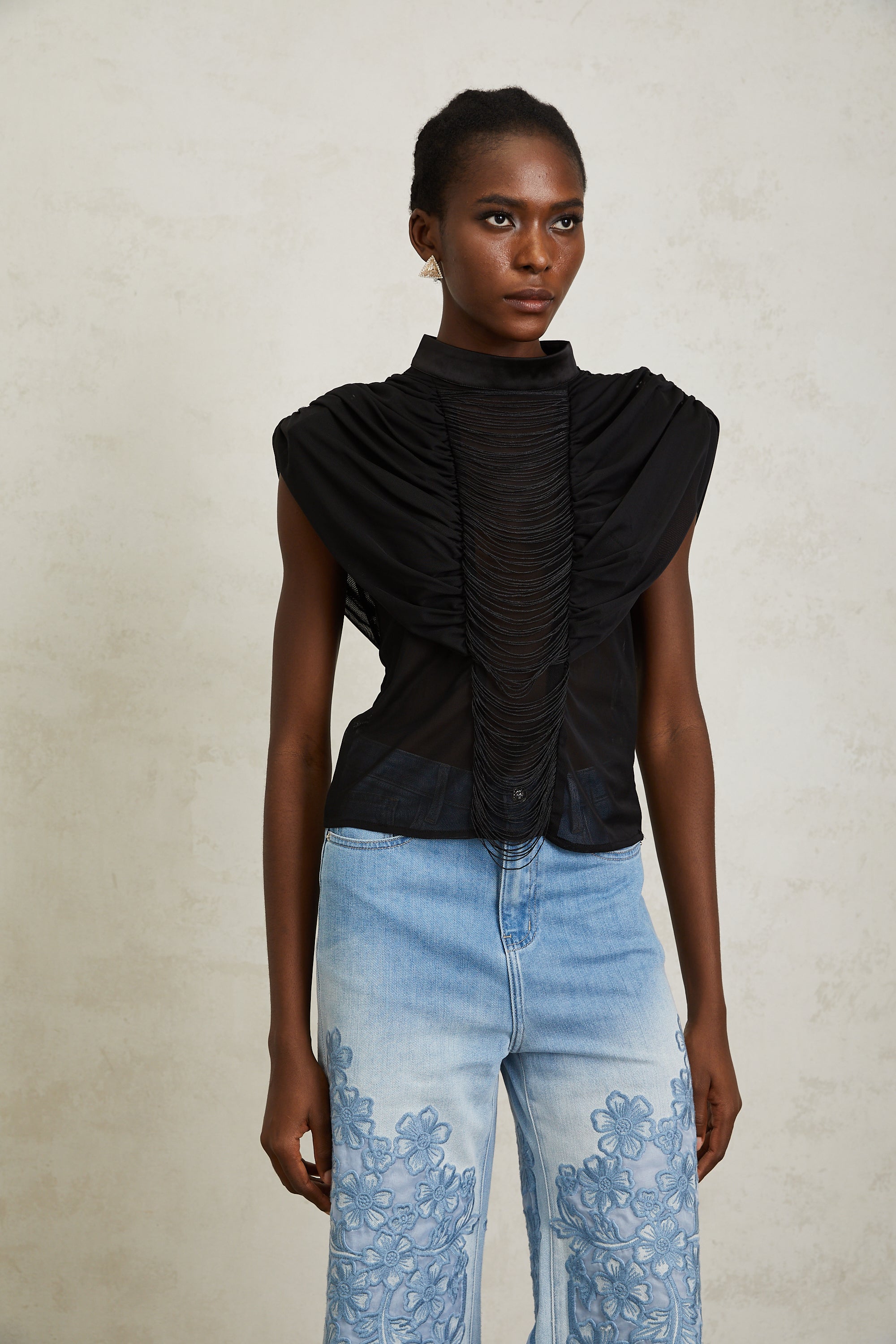 Μαύρο Τοπ Από Τούλι Με Βολάν Και Σούρες Zazie