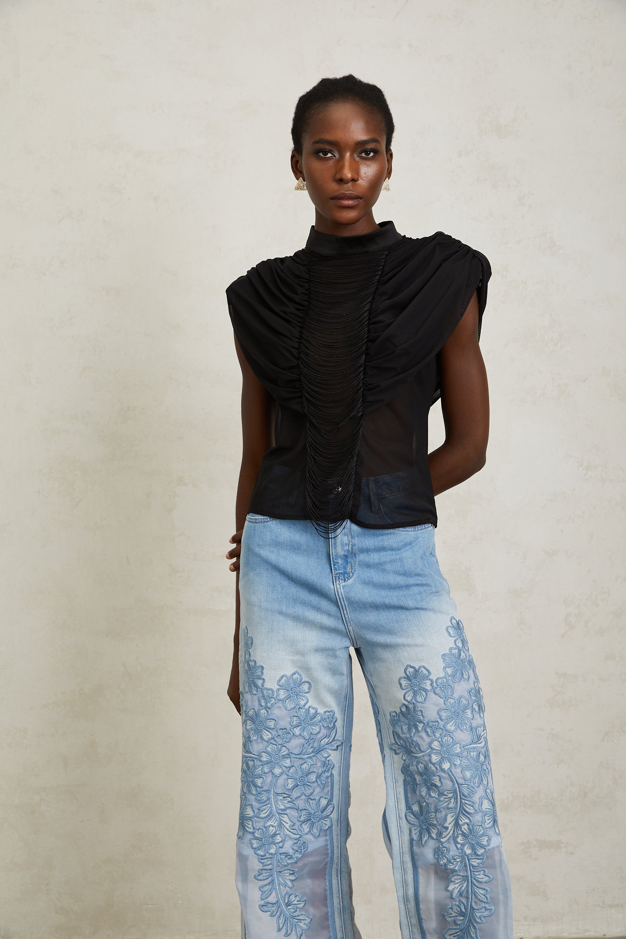 Μαύρο Τοπ Από Τούλι Με Βολάν Και Σούρες Zazie