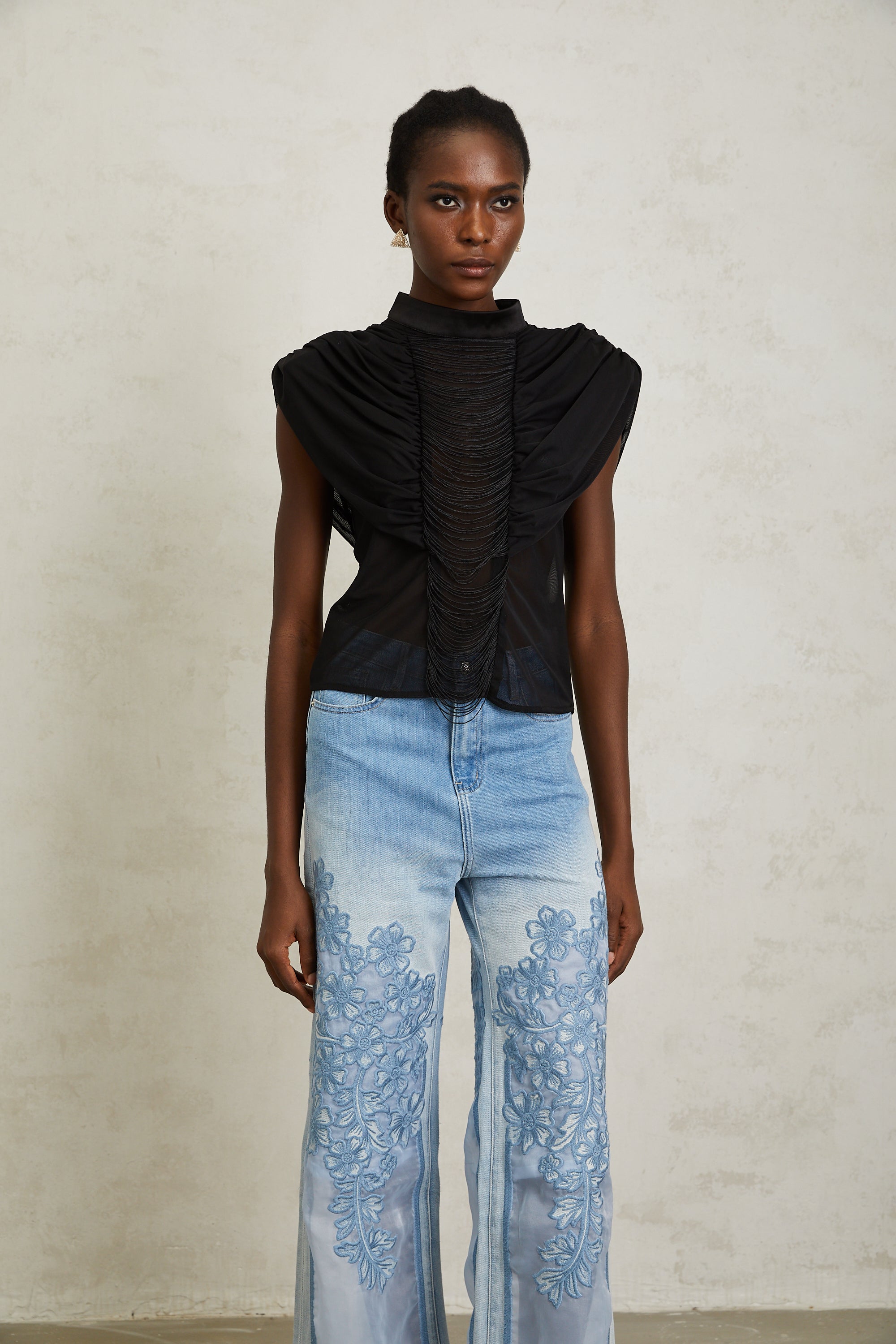 Μαύρο Τοπ Από Τούλι Με Βολάν Και Σούρες Zazie