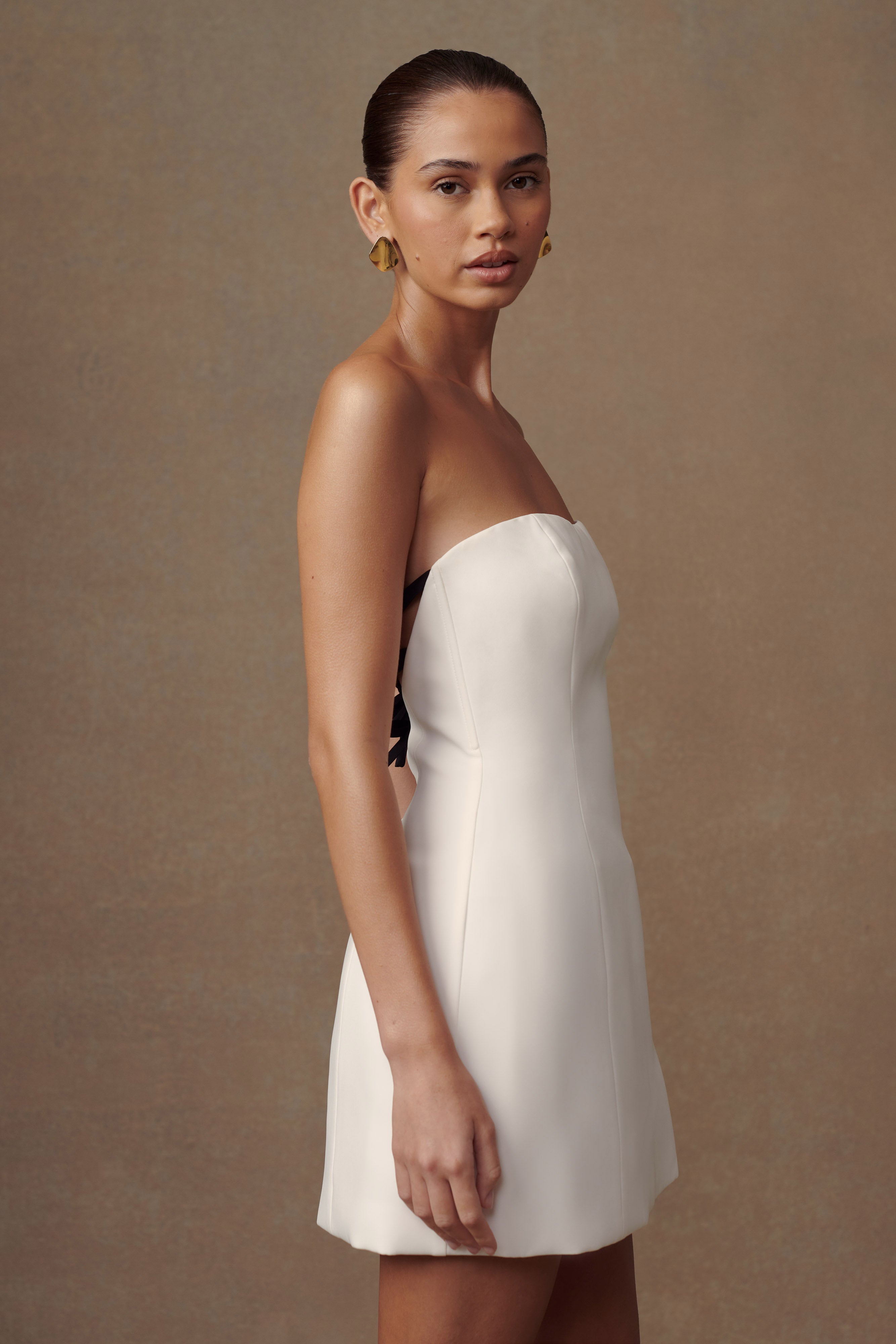 Μίνι Φόρεμα Neeka Με Στράπλες Και Φιόγκο Στην Πλάτη - Λευκό