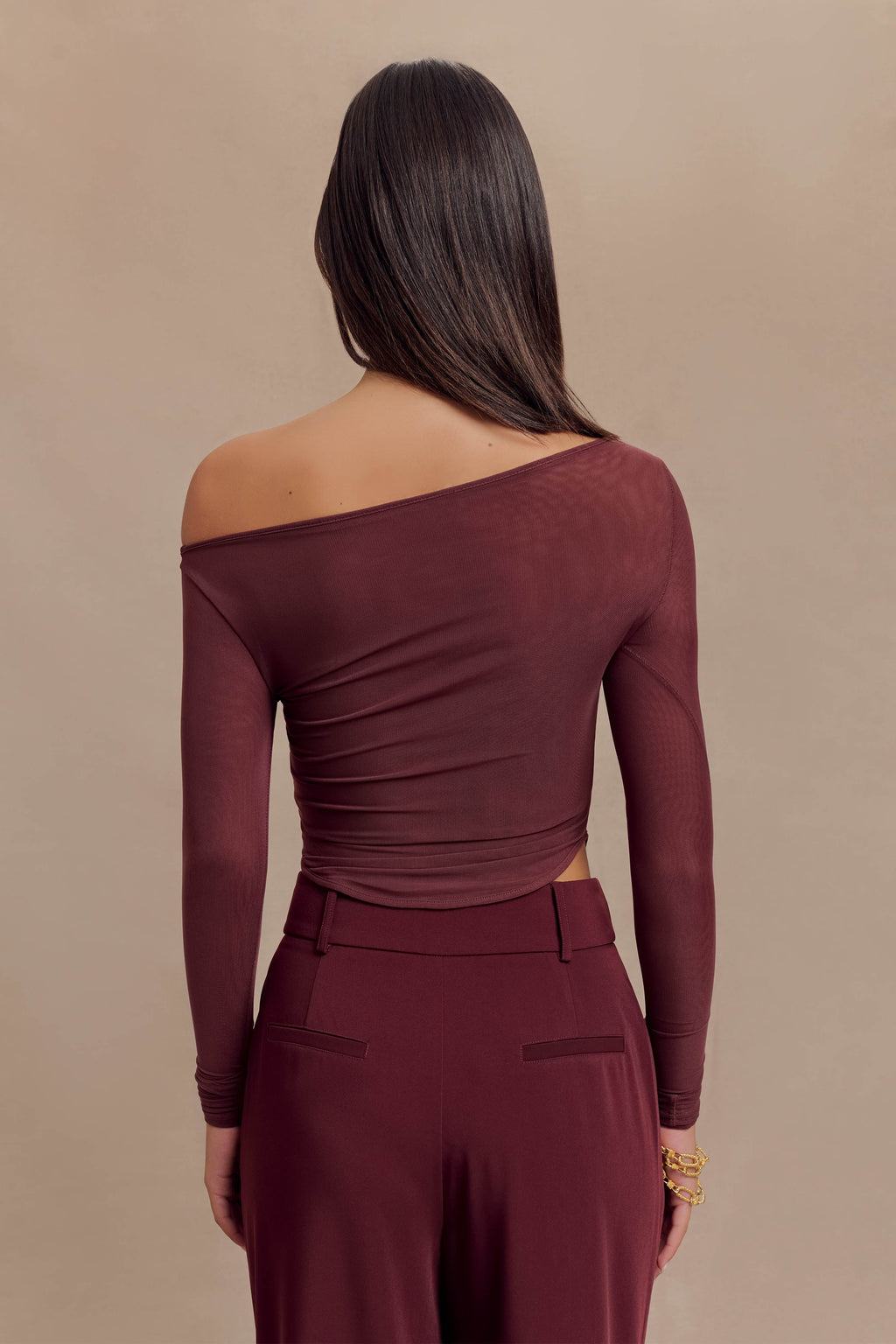 Levaru Colette Μπλούζα Με Ντεκολτέ Και Λαιμόκοψη Από Ματ Ύφασμα - Μαόνι