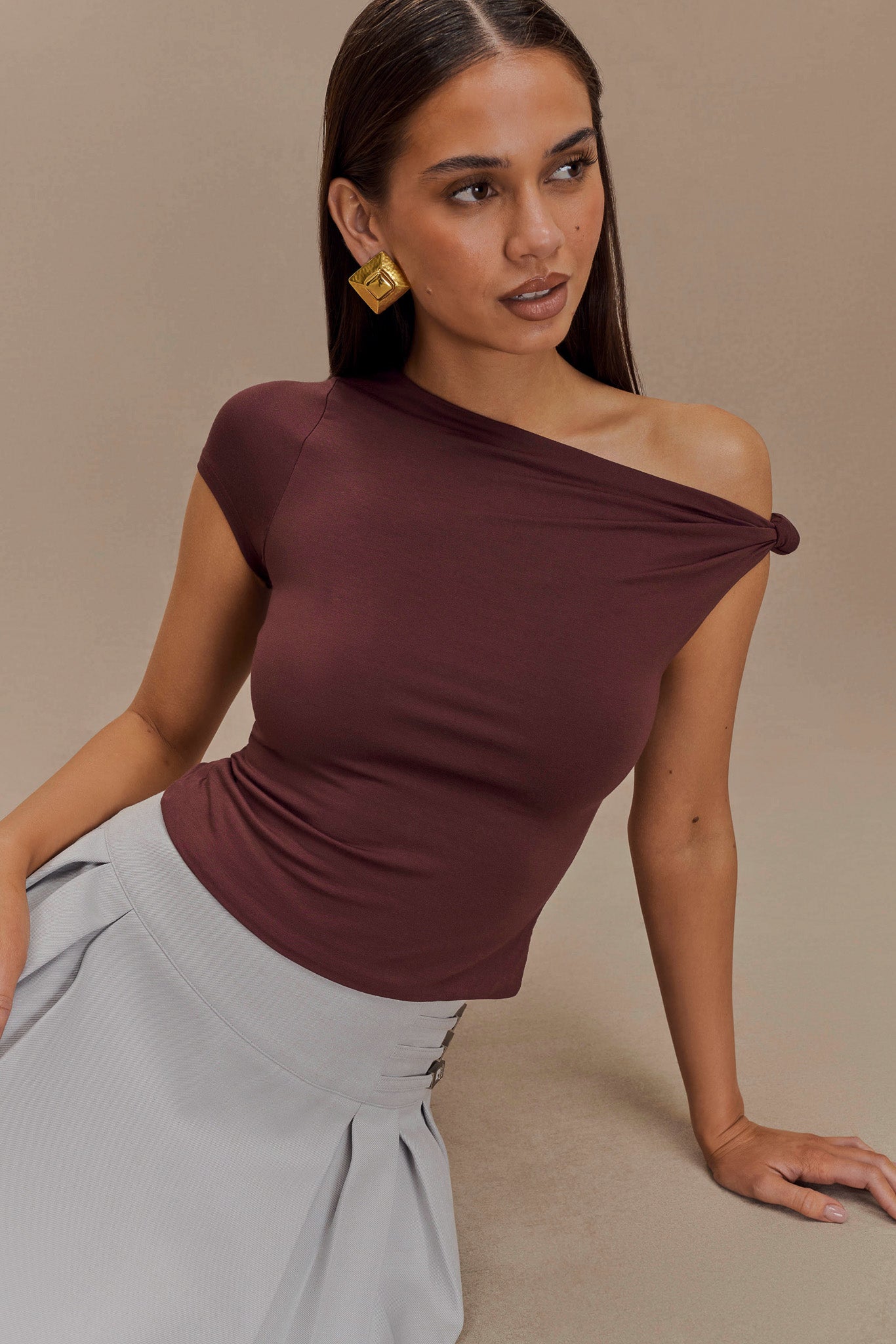 Levaru Betty Κοντομάνικο Μοντάλ Μπλούζα Με Κόμπους Στους Ώμους - Μαόνι