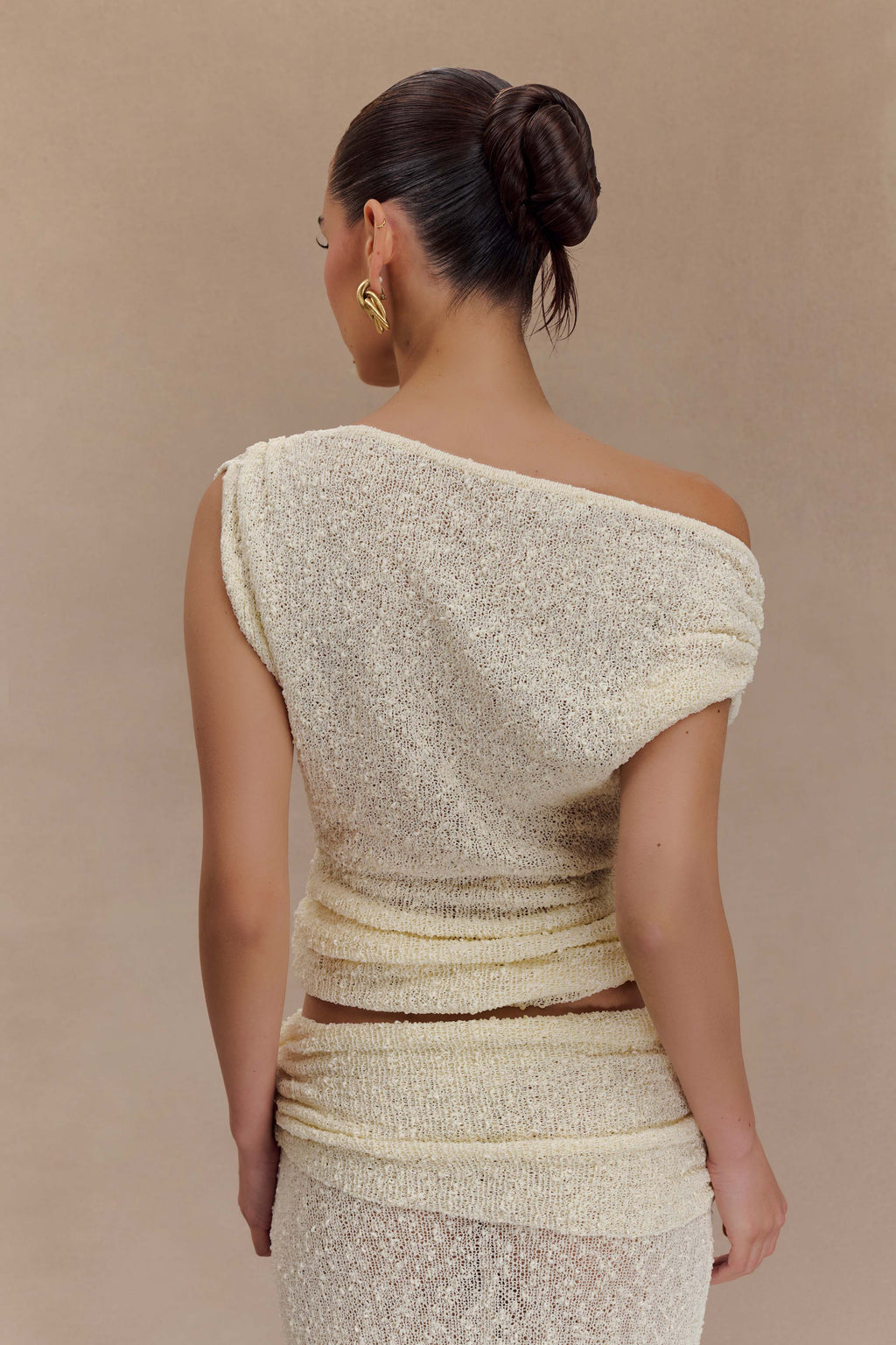 Chloe Μπλούζα Με Μπουκλέ Και Έξω Ώμους - Ιβουάρ