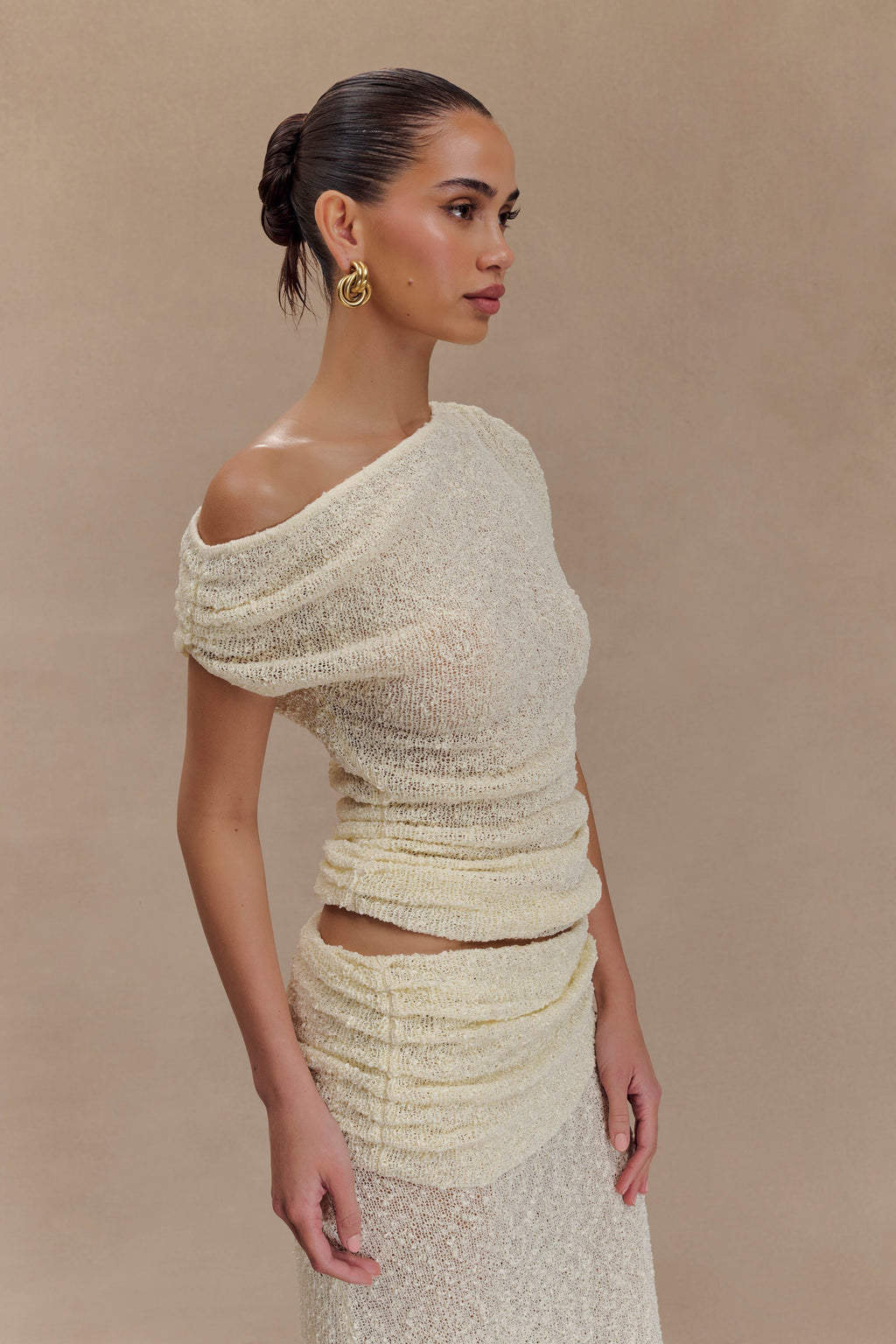 Chloe Μπλούζα Με Μπουκλέ Και Έξω Ώμους - Ιβουάρ