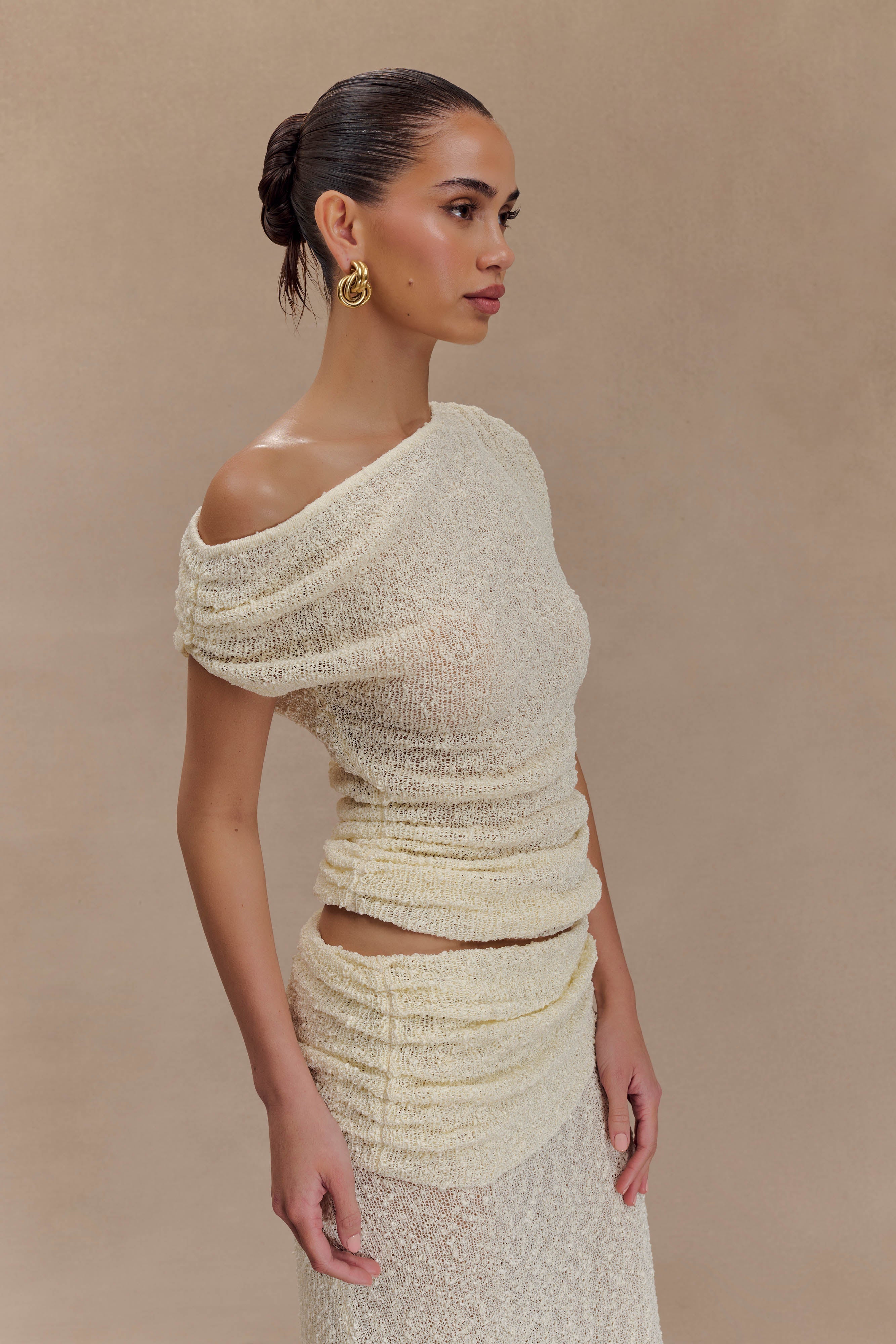 Chloe Μπλούζα Με Μπουκλέ Και Έξω Ώμους - Ιβουάρ