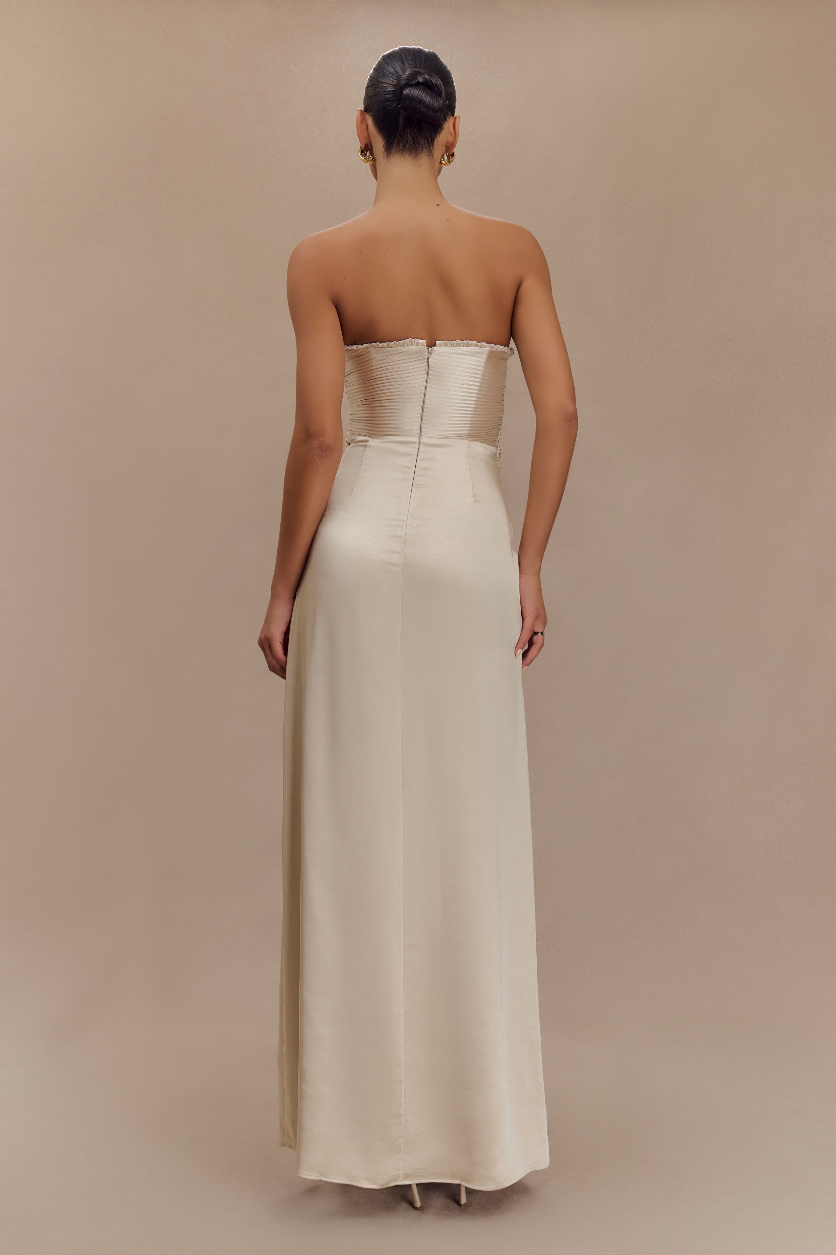 Φόρεμα Larissa Με Δαντέλα Και Πέταλα - Ρουζ Χρυσό