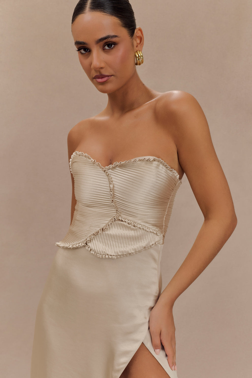 Φόρεμα Larissa Με Δαντέλα Και Πέταλα - Ρουζ Χρυσό