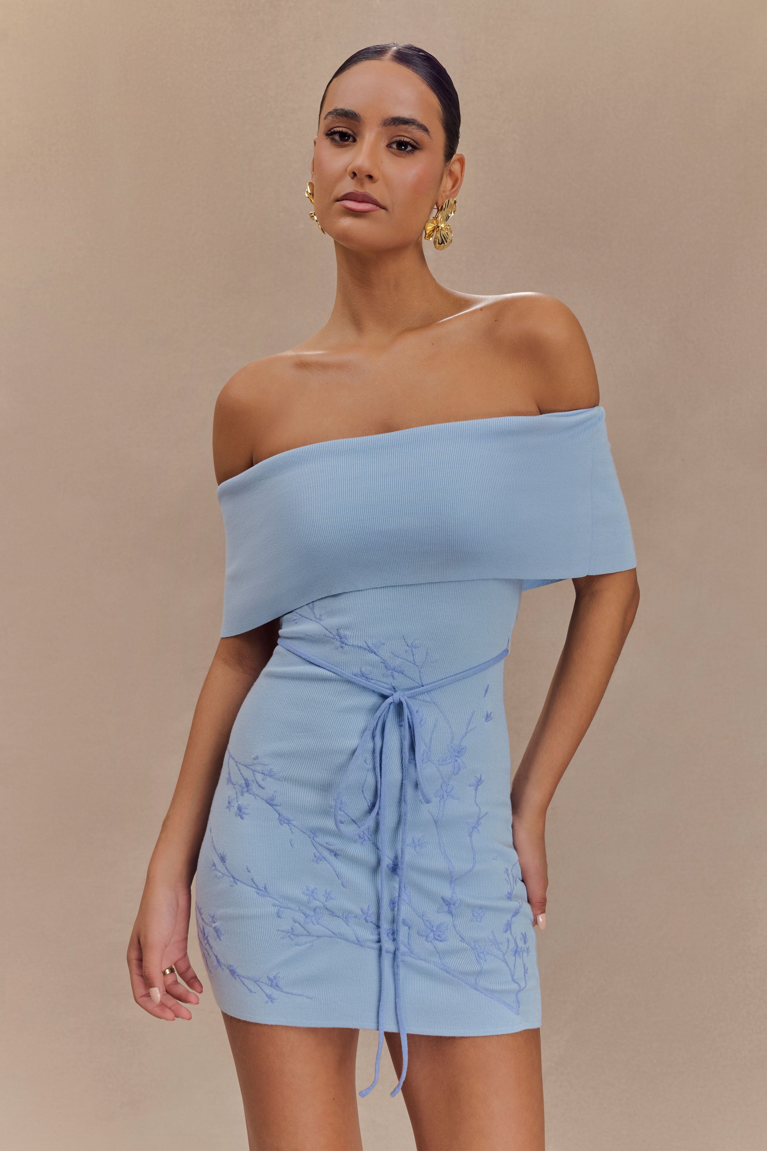 Μίνι Φόρεμα Mallory Με Κέντημα Και Έξωτους Ώμους - Γαλάζιο Του Πάγου