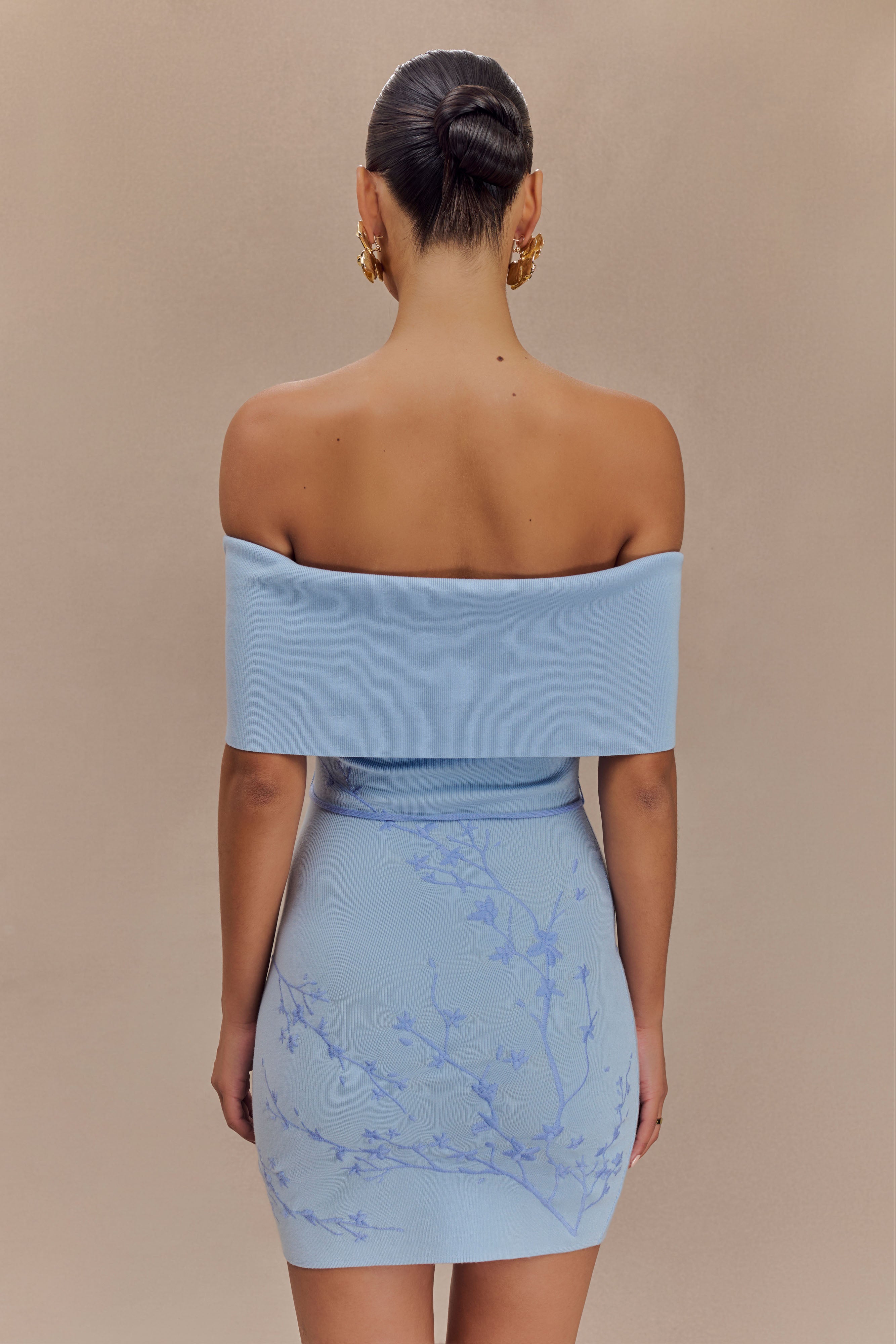 Μίνι Φόρεμα Mallory Με Κέντημα Και Έξωτους Ώμους - Γαλάζιο Του Πάγου