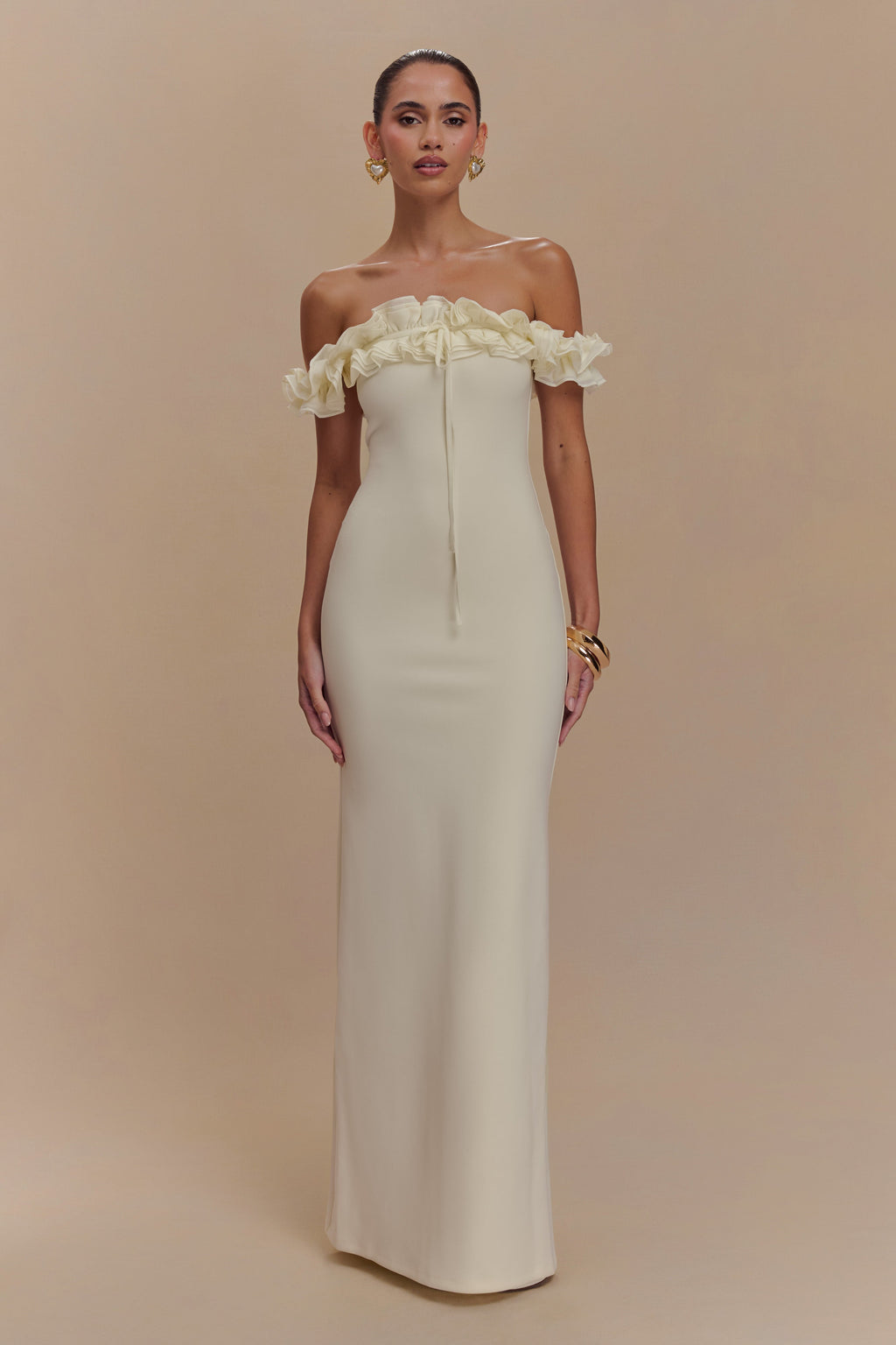 Μακρύ Φόρεμα Nova Με Σούρες Και Έξω Τους Ώμους - Ιβουάρ