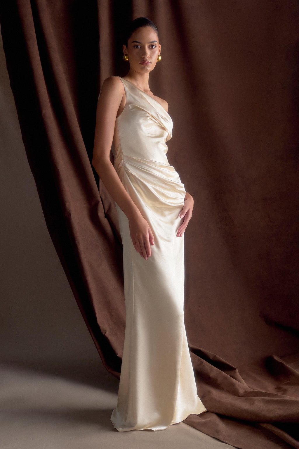 Φόρεμα Dalia Με Σατέν Μάξι Και Έξω Τους Ώμους - Ρουζ Χρυσό