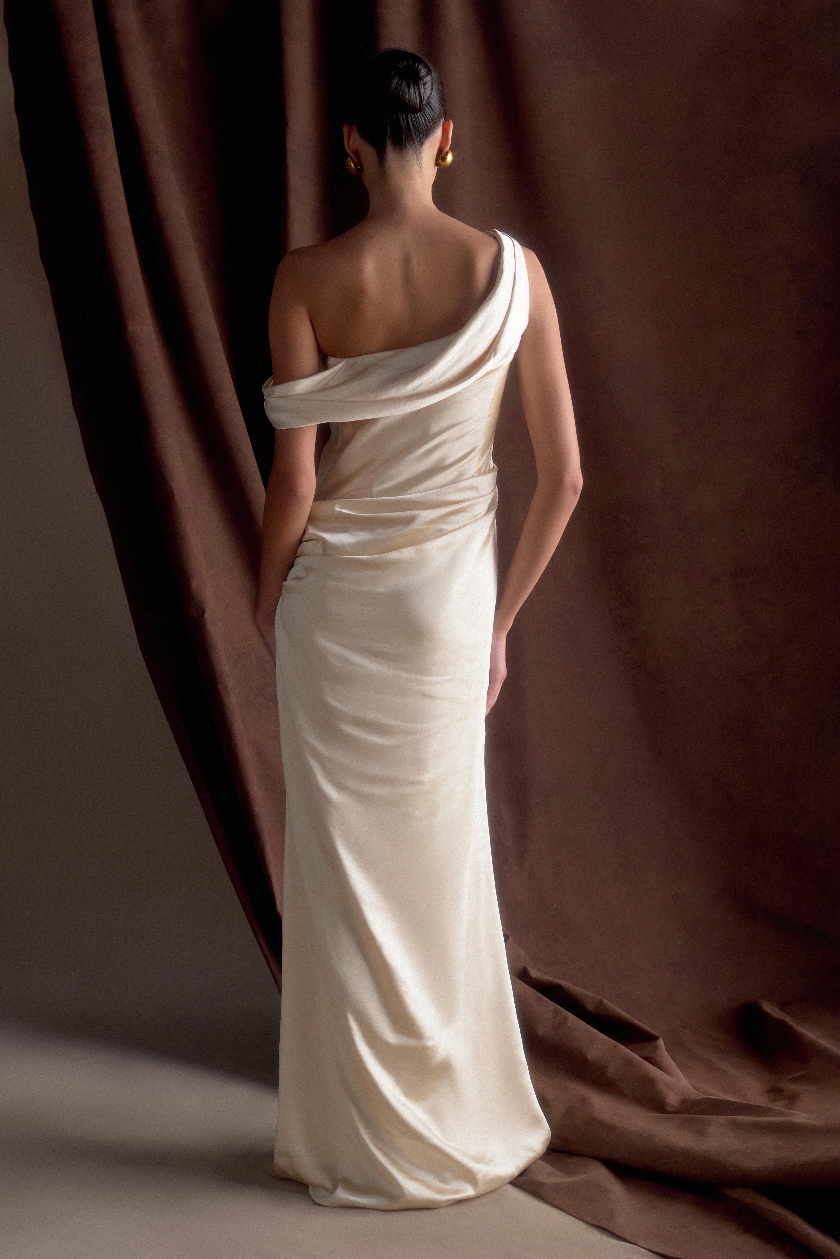 Φόρεμα Dalia Με Σατέν Μάξι Και Έξω Τους Ώμους - Ρουζ Χρυσό