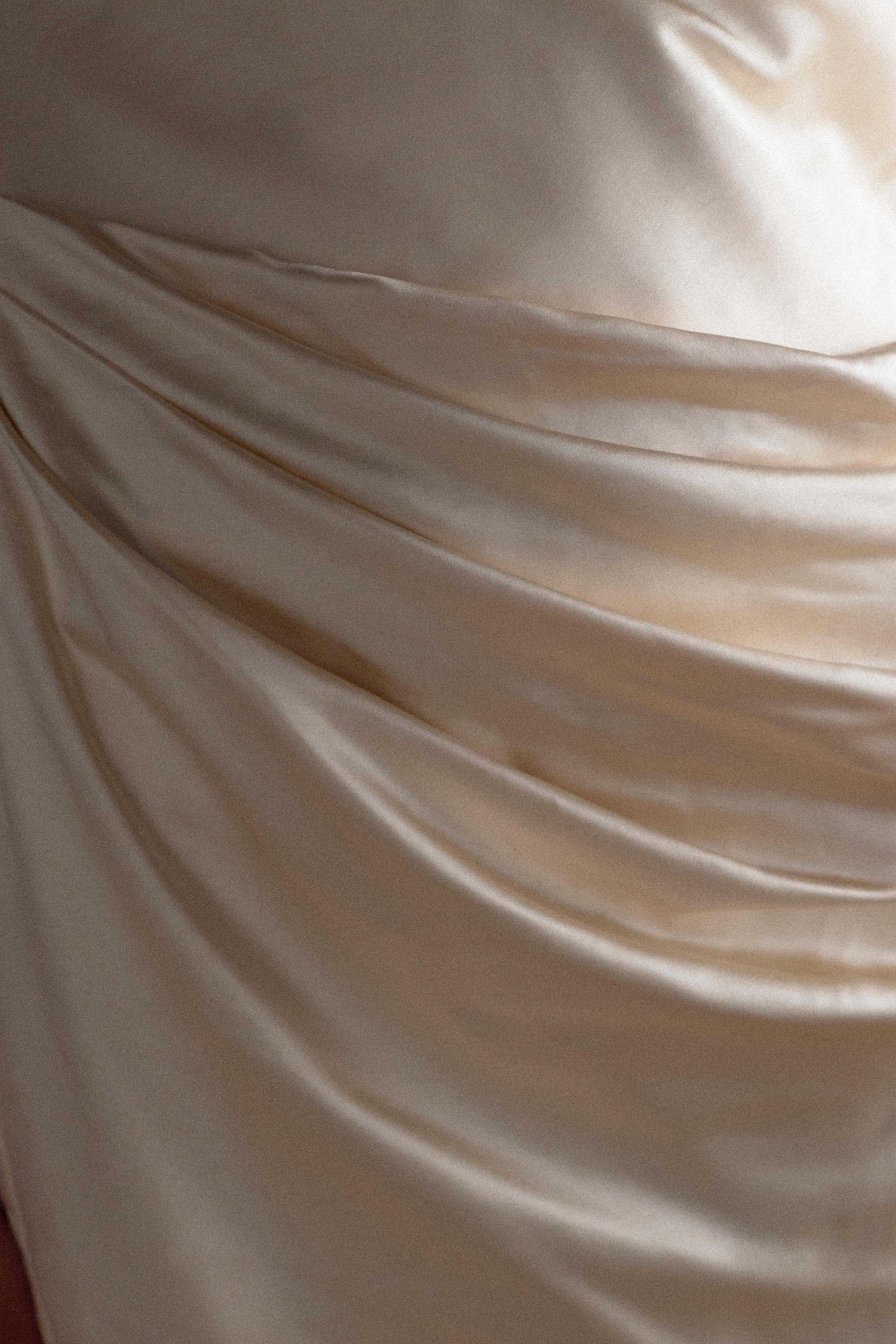 Φόρεμα Dalia Με Σατέν Μάξι Και Έξω Τους Ώμους - Ρουζ Χρυσό