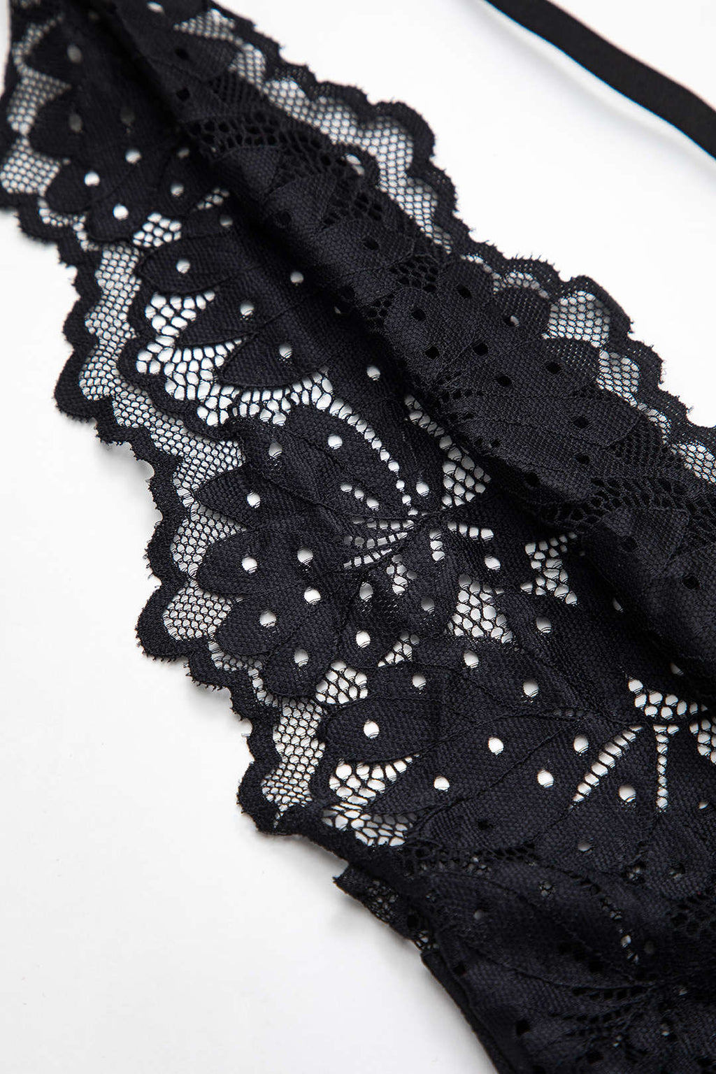 Κορμάκι Με Ανοιχτό Κορμάκι Και Ντεκολτέ, Με Κοψίματα Και Λεπτομέρειες Στο Μπροστινό Και Πίσω Μέρος