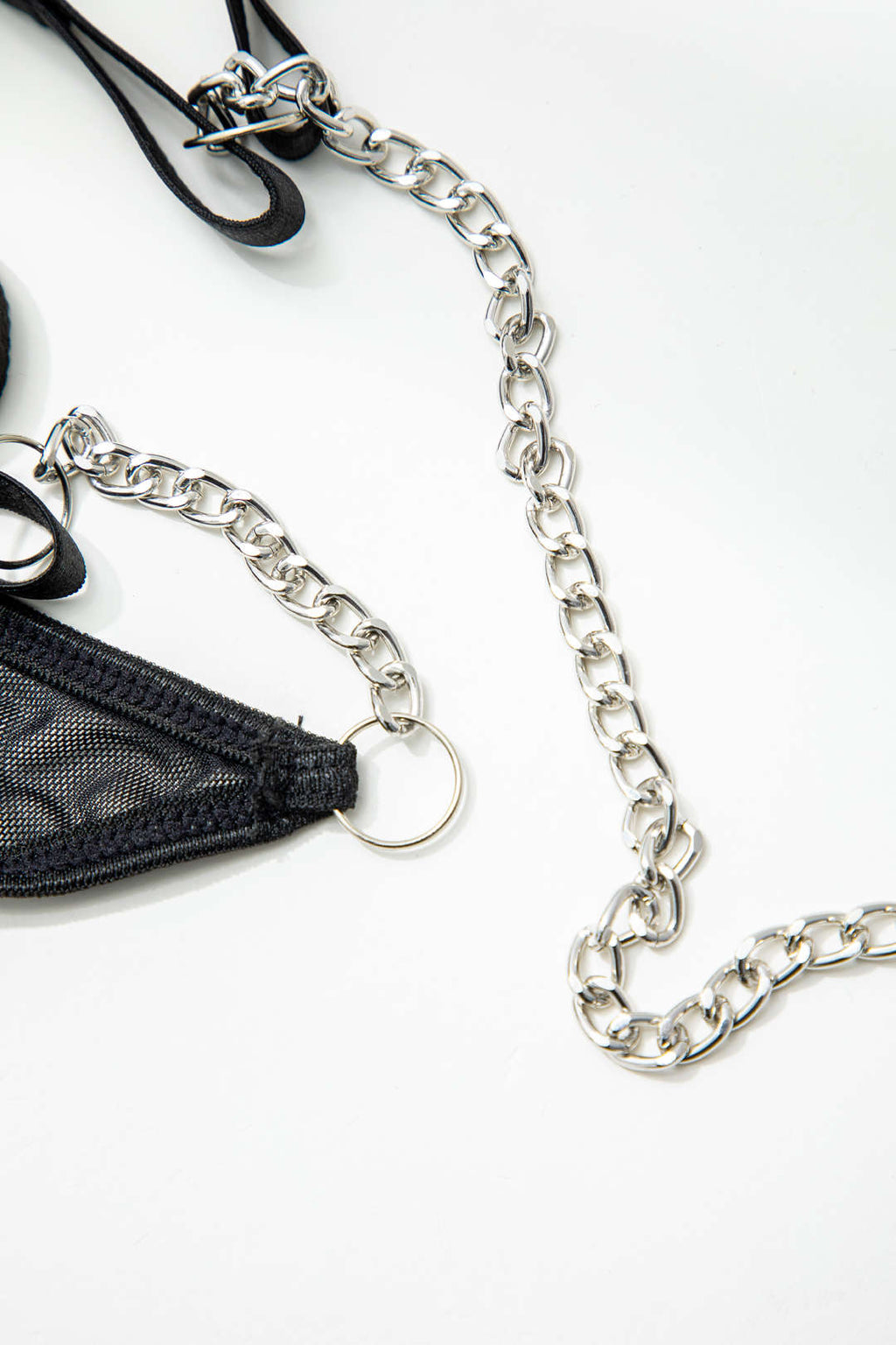 Σετ Εσωρούχων Δύο Τεμαχίων Με Διαφανή Αλυσίδα Και Τσόκερ