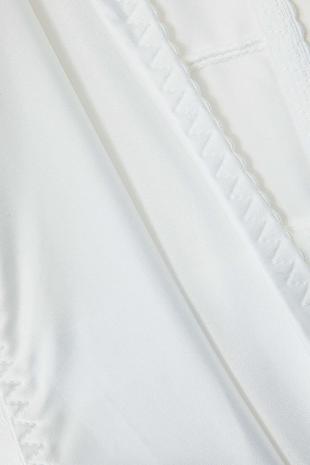 Σετ Εσωρούχων Δύο Τεμαχίων Με Σατέν Δαντέλα Και Λεπτομέρειες Στο Μπούστο