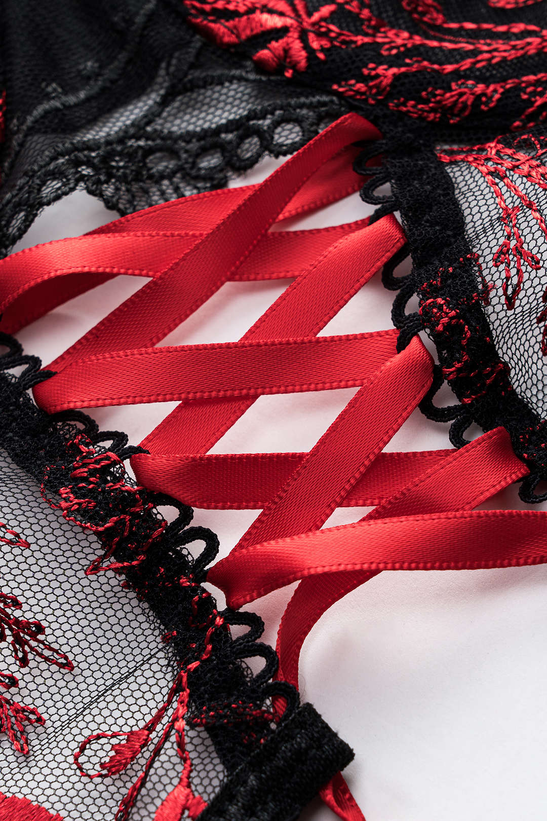 Σετ Μπουστάκι Και Ζαρτιέρα Με Κέντημα Από Τούλι