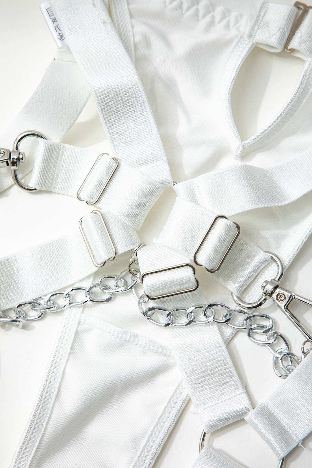 Σετ Καλτσοδέτας Με Αλυσίδα Και Λεπτομέρειες Κοψίματος