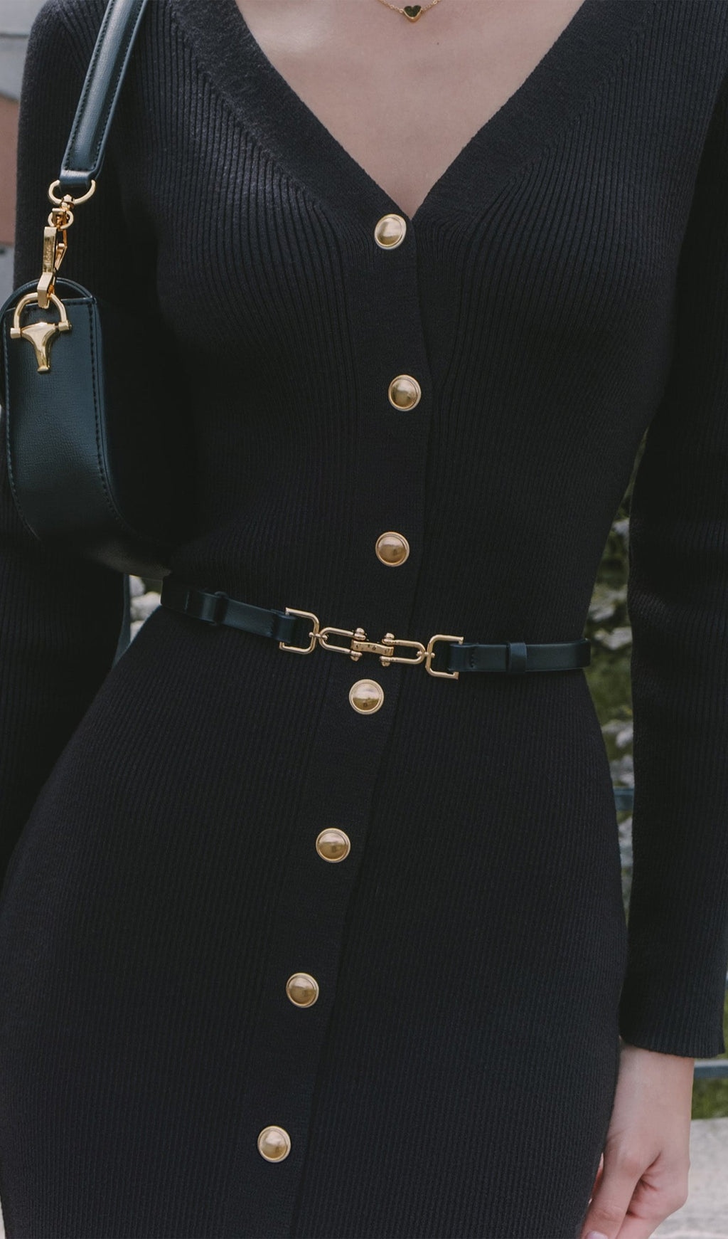 Πλεκτό Φόρεμα Μίντι Με V-Neck - Μαύρο