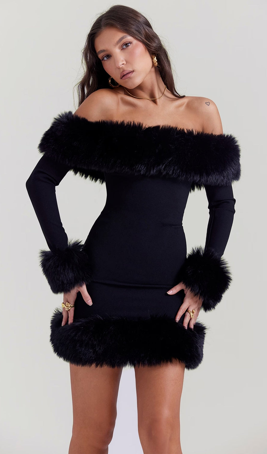 Φόρεμα Με Έξω Τους Ώμους Και Φούστα Madeleine Με Γούνινη Λεπτομέρεια