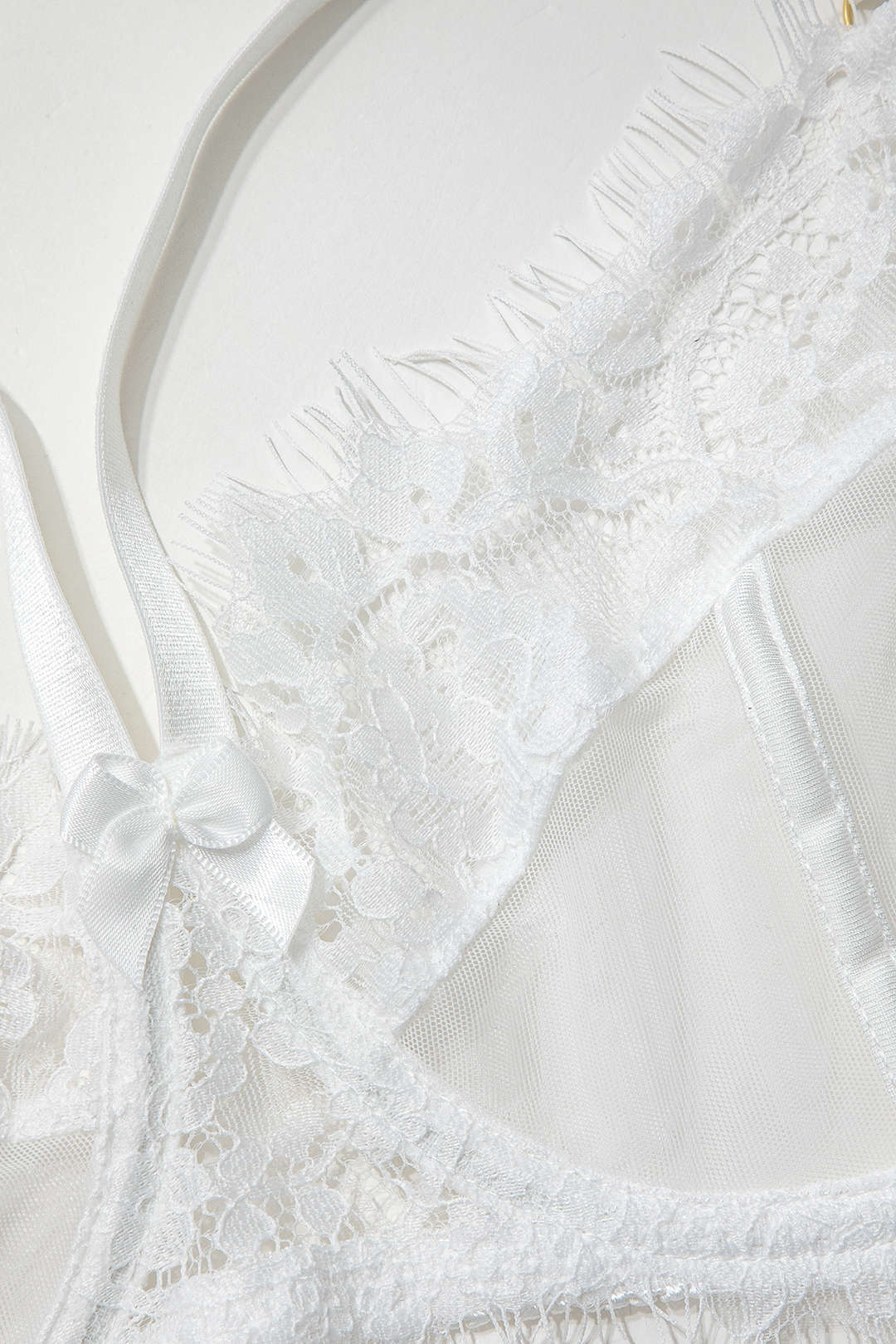 Σετ Ζαρτιέρες Με Δαντέλα Και Διάφανη Σόλα