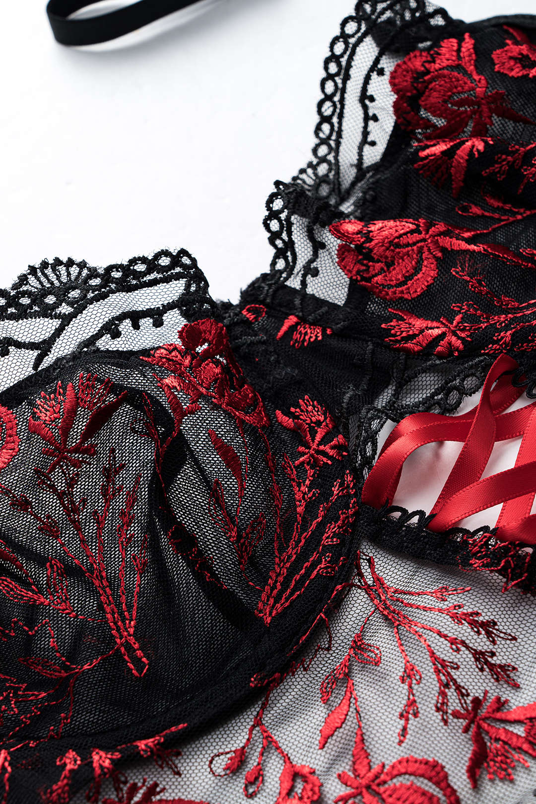 Σετ Μπουστάκι Και Ζαρτιέρα Με Κέντημα Από Τούλι