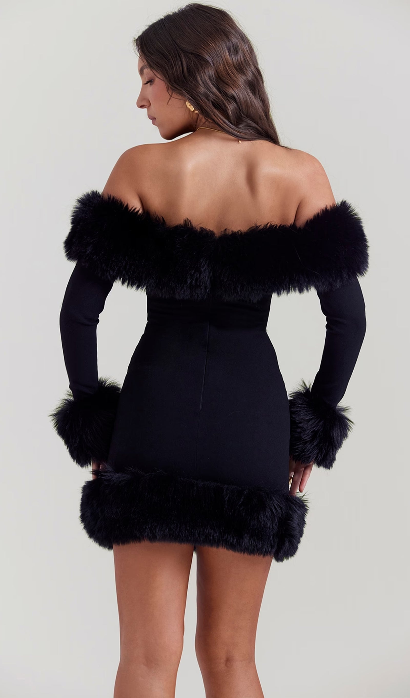 Φόρεμα Με Έξω Τους Ώμους Και Φούστα Madeleine Με Γούνινη Λεπτομέρεια