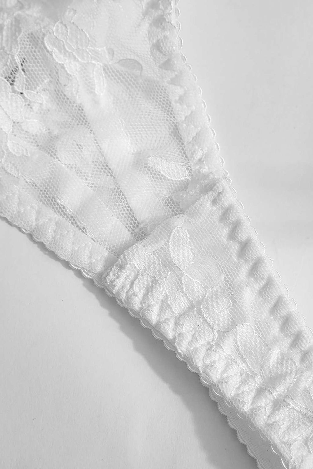 Σετ Ζαρτιέρες Με Δαντέλα Και Διάφανη Σόλα