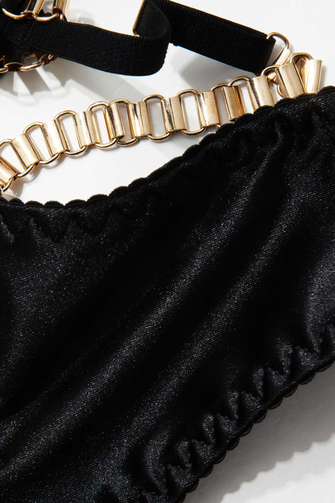 Σετ Εσώρουχων Με Κρεμαστό Μπουστάκι Και Αλυσίδα, Σε Αντίθεση Με Διχτυωτό Υλικό