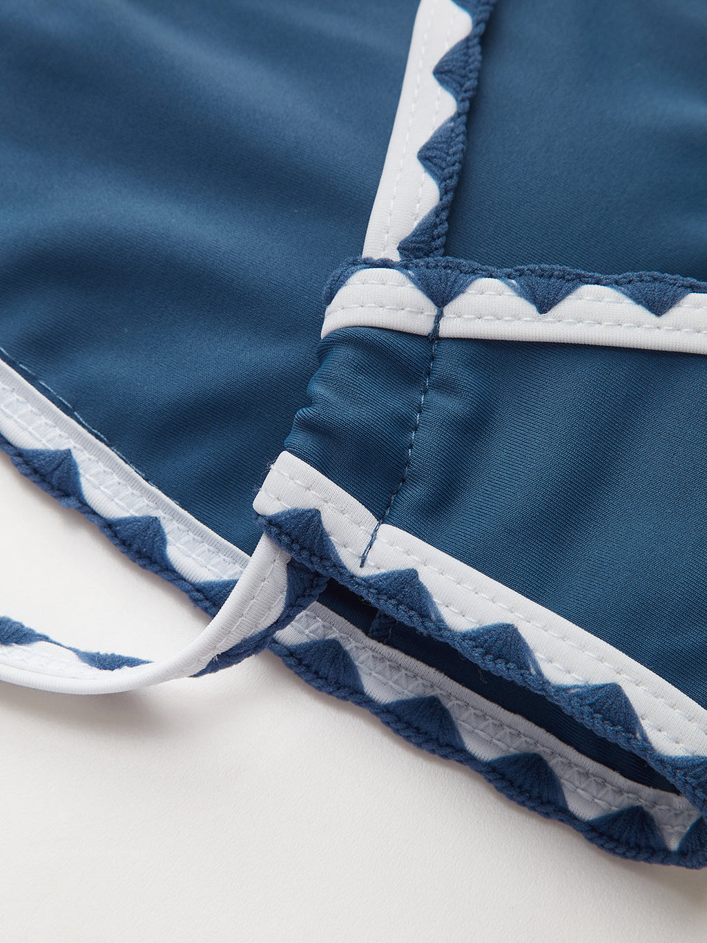 Σετ Μπικίνι Με Δέσιμο Σε Αντίθεση Και Κόμπους