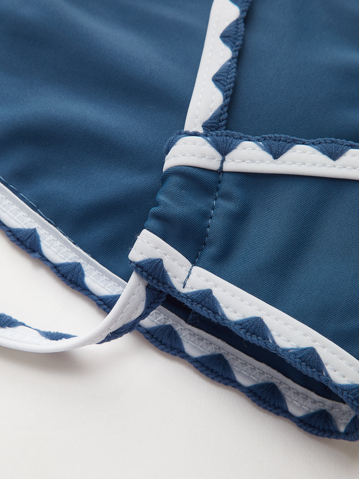 Σετ Μπικίνι Με Δέσιμο Σε Αντίθεση Και Κόμπους