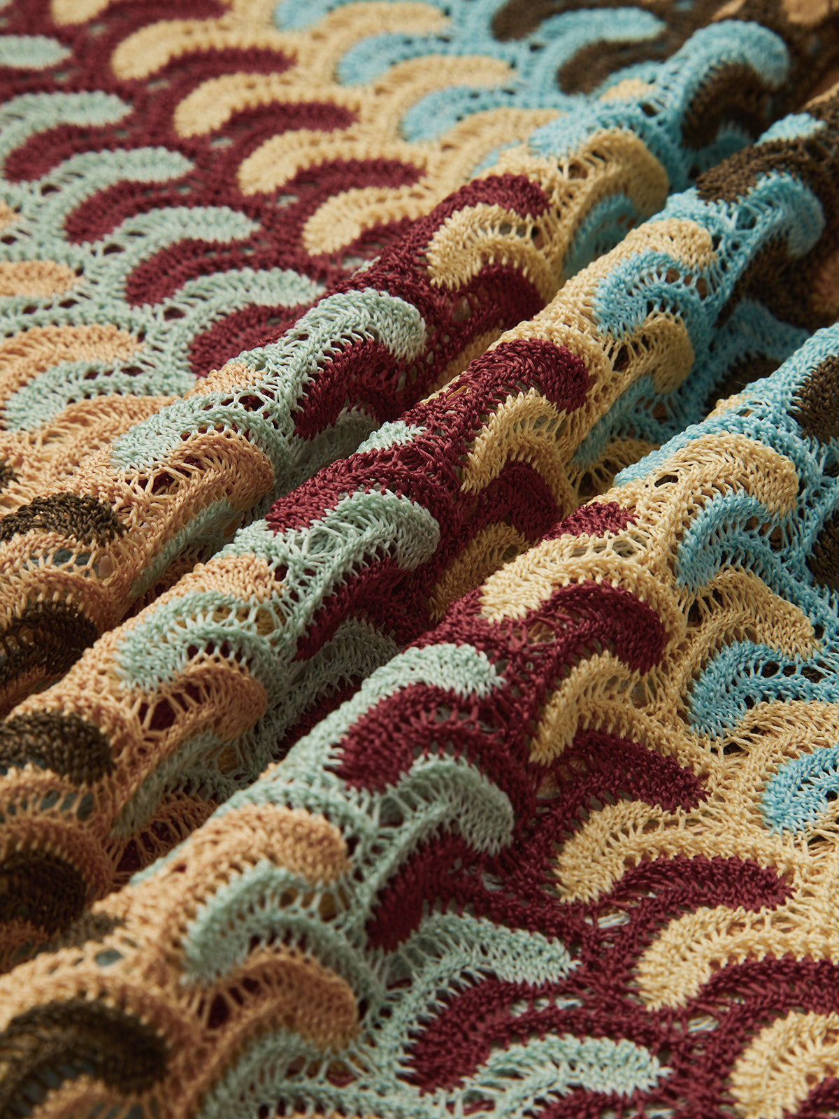 Φόρεμα Με Δαντέλα Και Πολύχρωμη Λαιμόκοψη Σε Σχήμα V