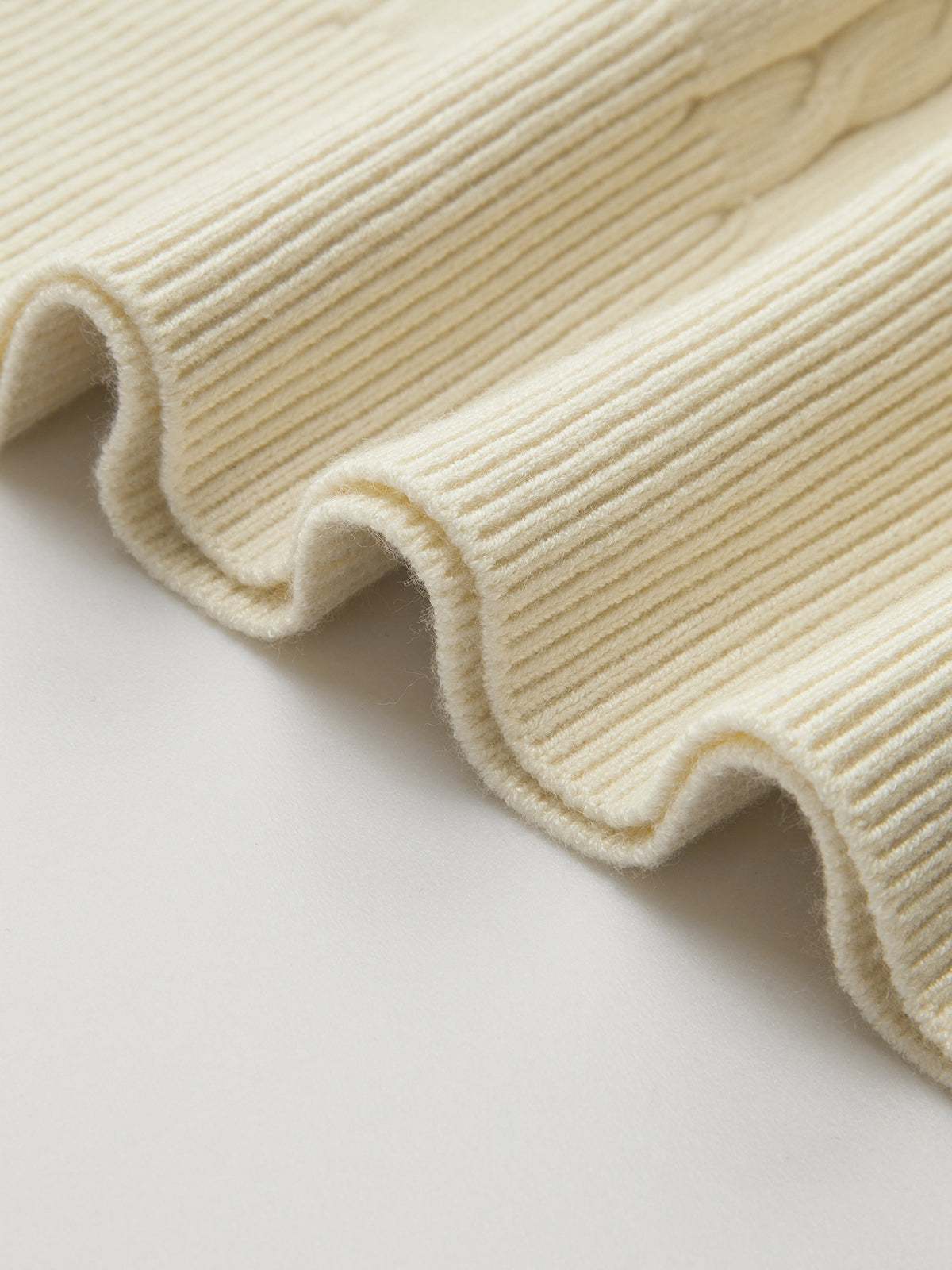 Πλεκτό Τοπ Με Κοντό Μανίκι Και V Λαιμόκοψη