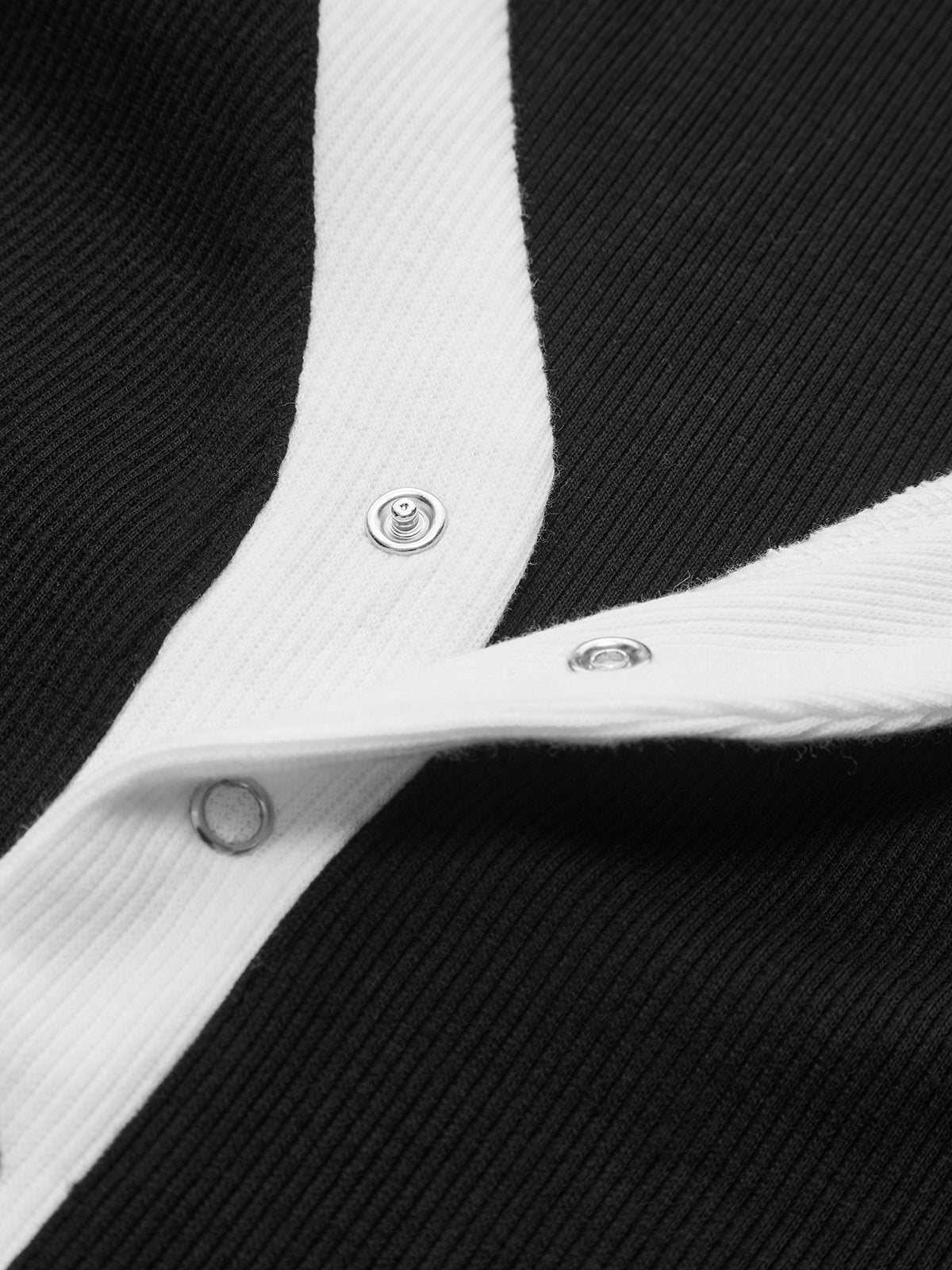 Κορμάκι Με Μακριά Μανίκια Και V Λαιμόκοψη Σε Αντίθεση