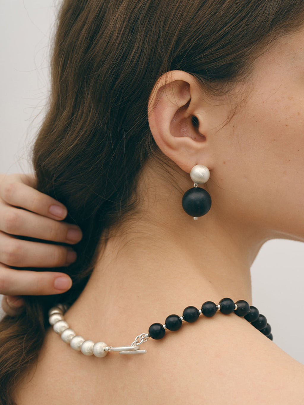 Σκουλαρίκια Από Σανταλόξυλο Σε Σχήμα Μπάλας Δύο Τόνων