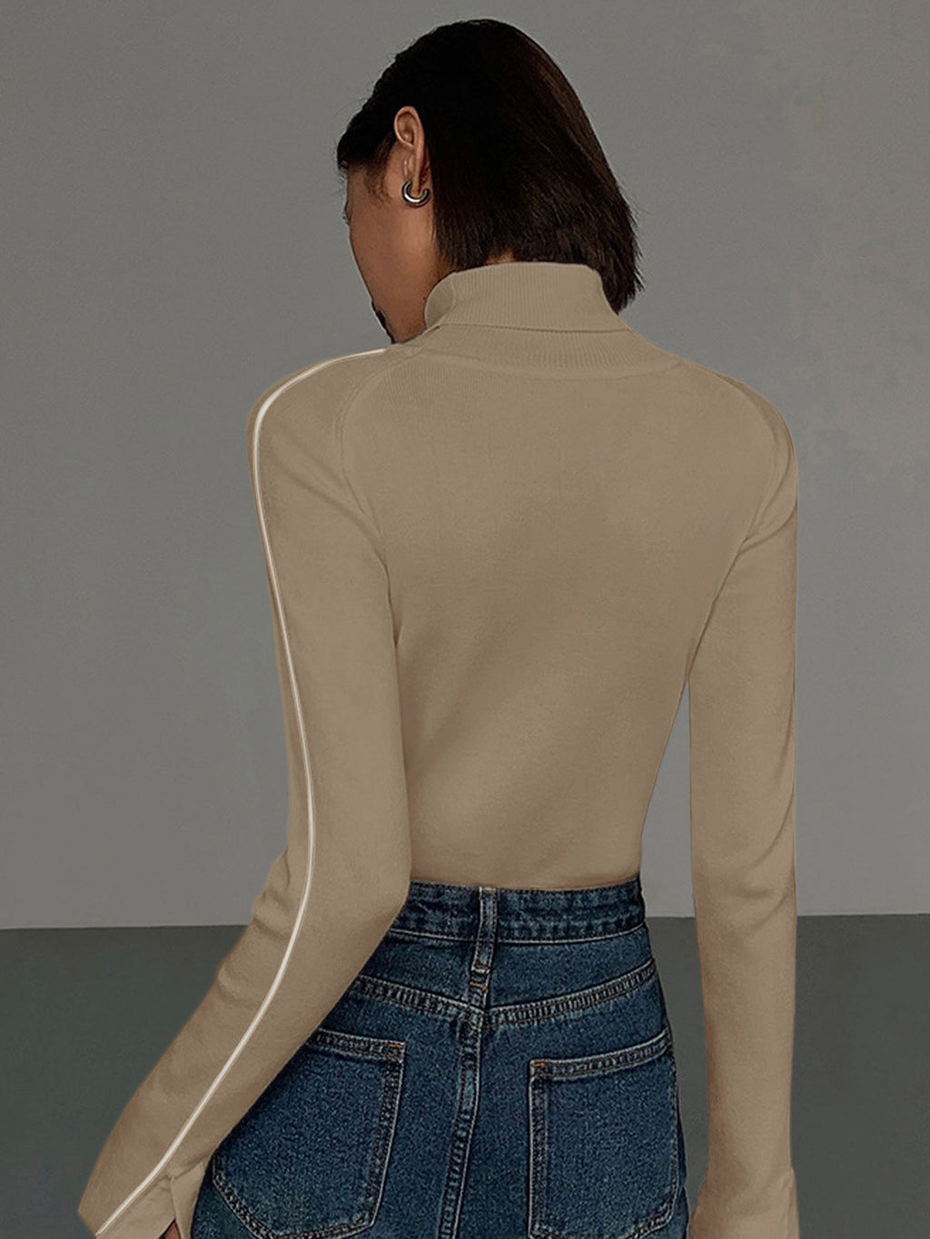 Πουλόβερ Με Ζιβάγκο Και Ρίγες Σε Αντίθεση