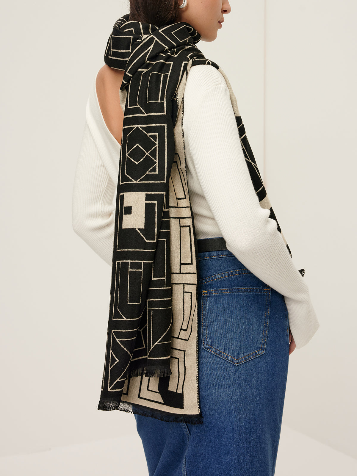 Σάλι Γεωμετρικής Κομψότητας