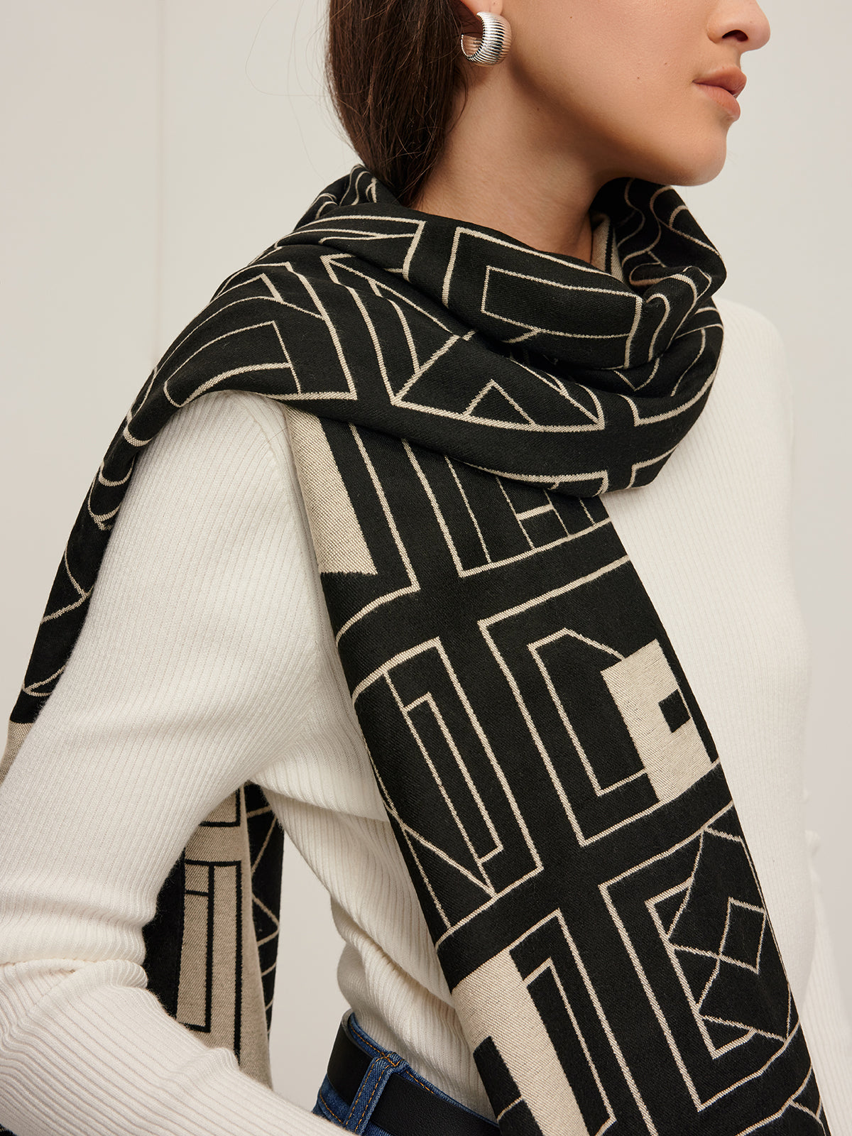 Σάλι Γεωμετρικής Κομψότητας