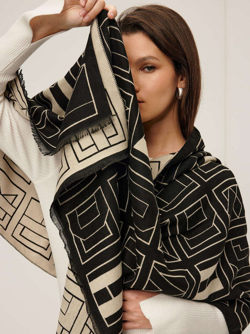 Σάλι Γεωμετρικής Κομψότητας