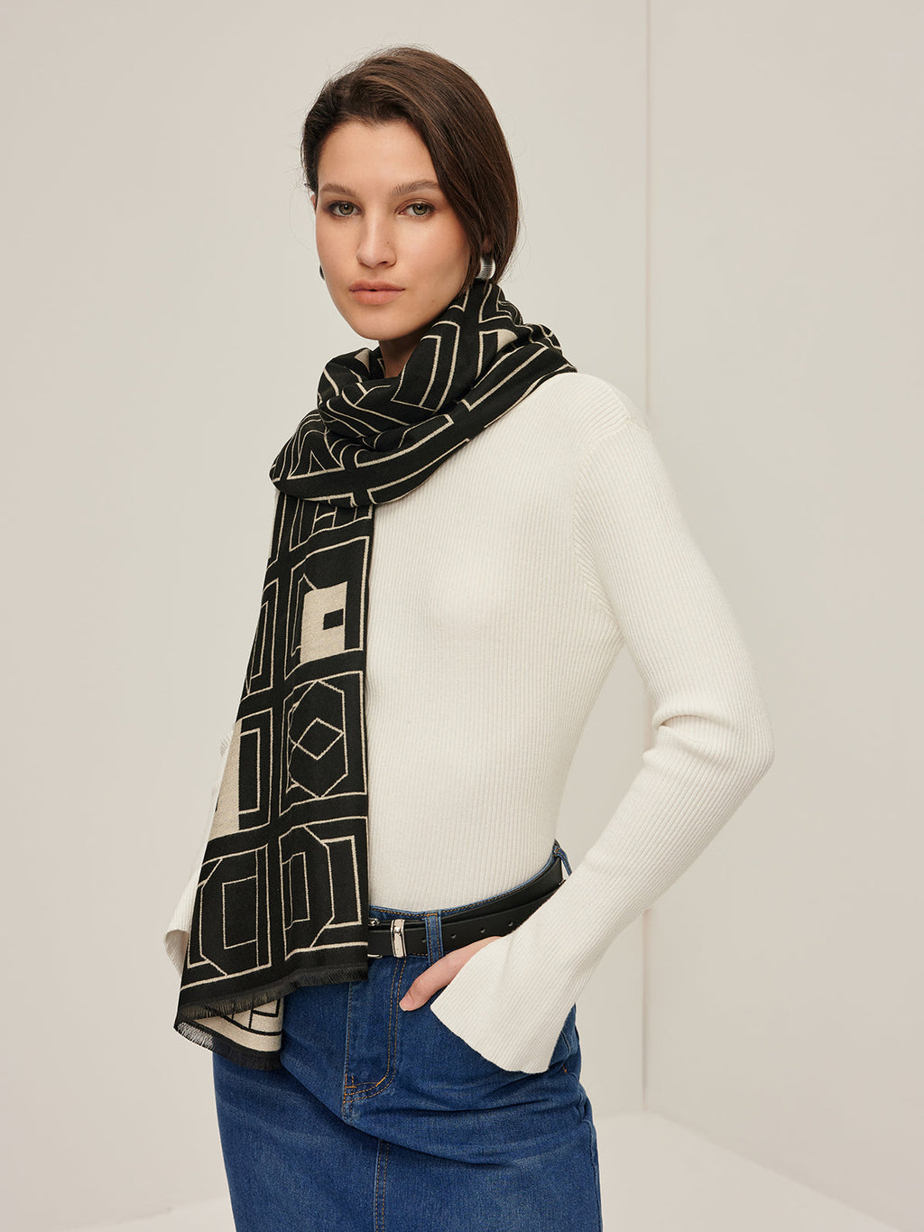 Σάλι Γεωμετρικής Κομψότητας