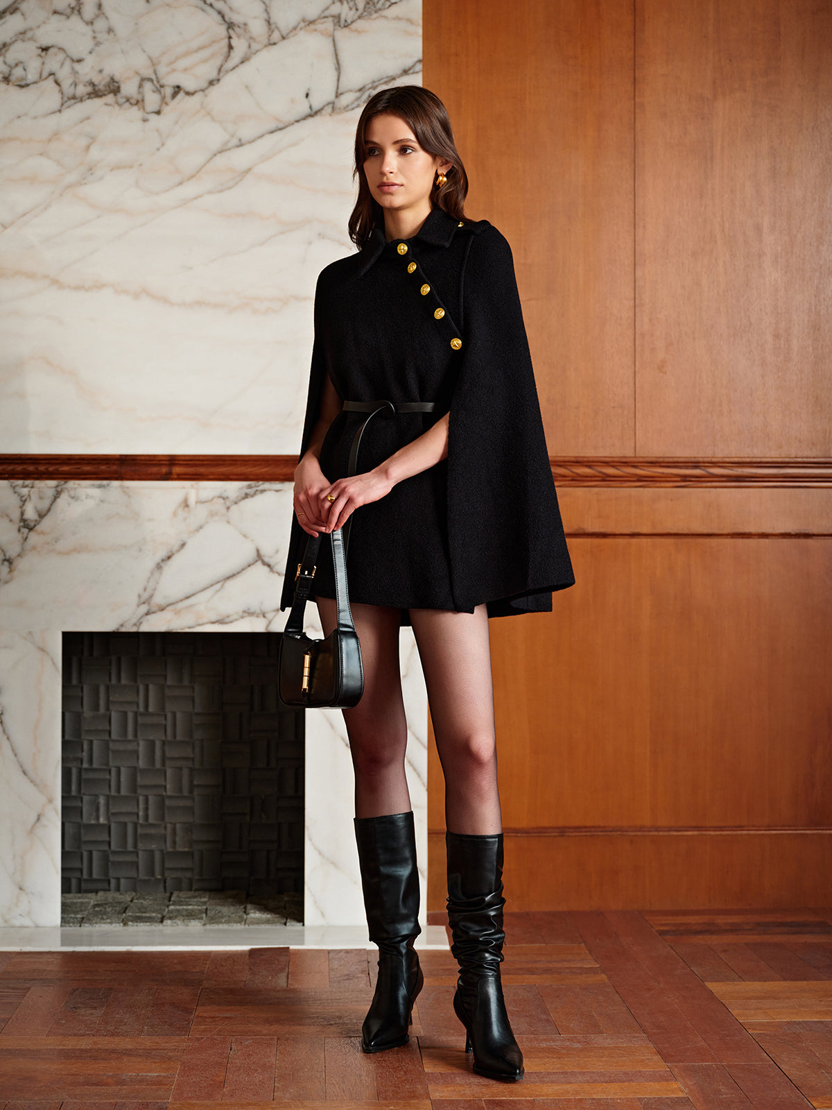 Κάπα Με Ζώνη Και Χρυσά Κουμπιά Και Τσέπες