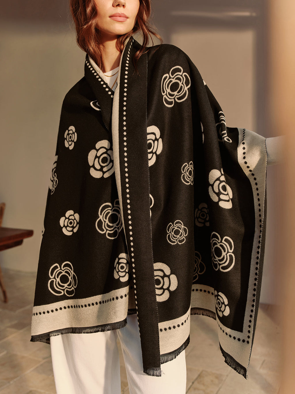 Σάλι Διπλής Όψης Με Floral Κομψότητα