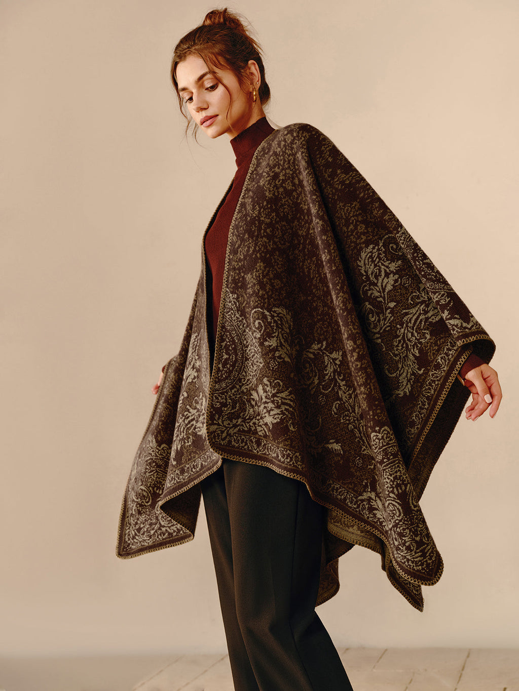 Σάλι Με Διακοσμητικό Γούρι Από Μπροκάρ