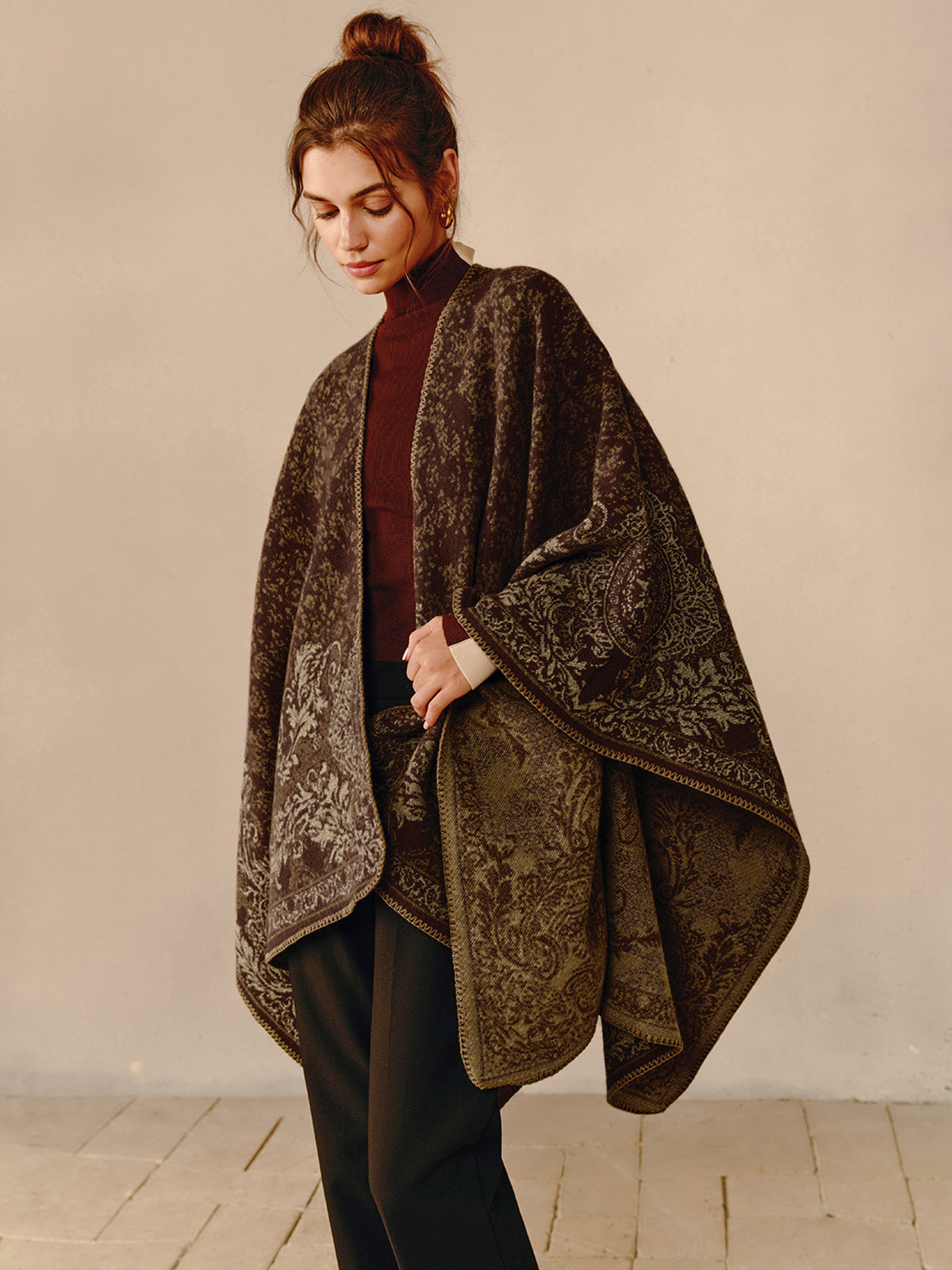 Σάλι Με Διακοσμητικό Γούρι Από Μπροκάρ