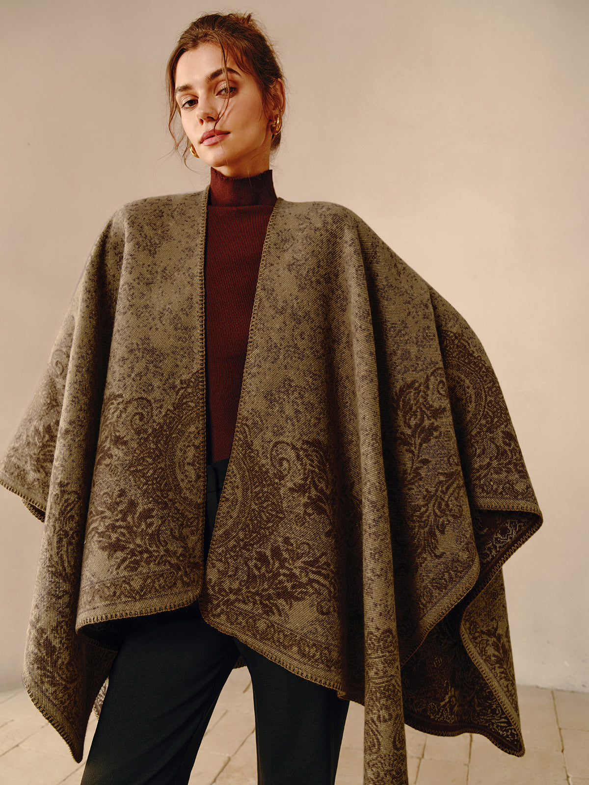 Σάλι Με Διακοσμητικό Γούρι Από Μπροκάρ