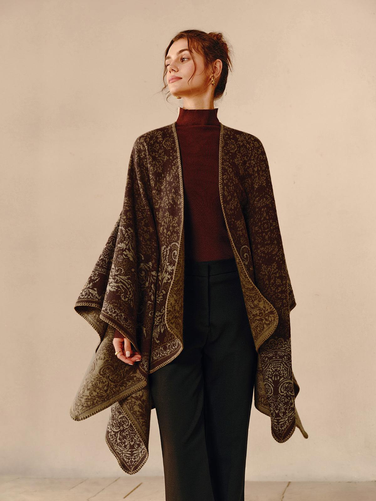 Σάλι Με Διακοσμητικό Γούρι Από Μπροκάρ